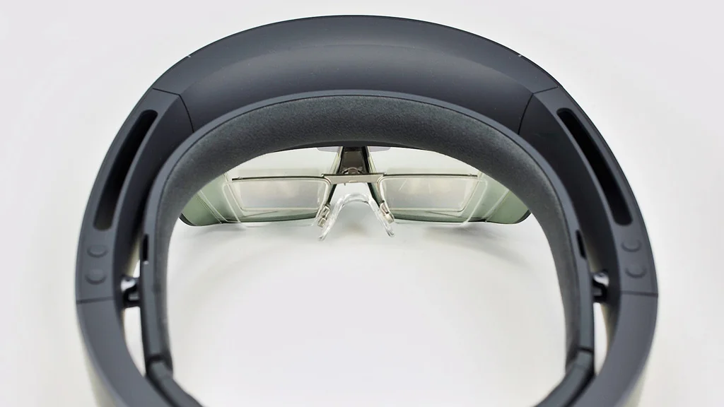 HoloLens-Insert-In-Full-Device.jpg
