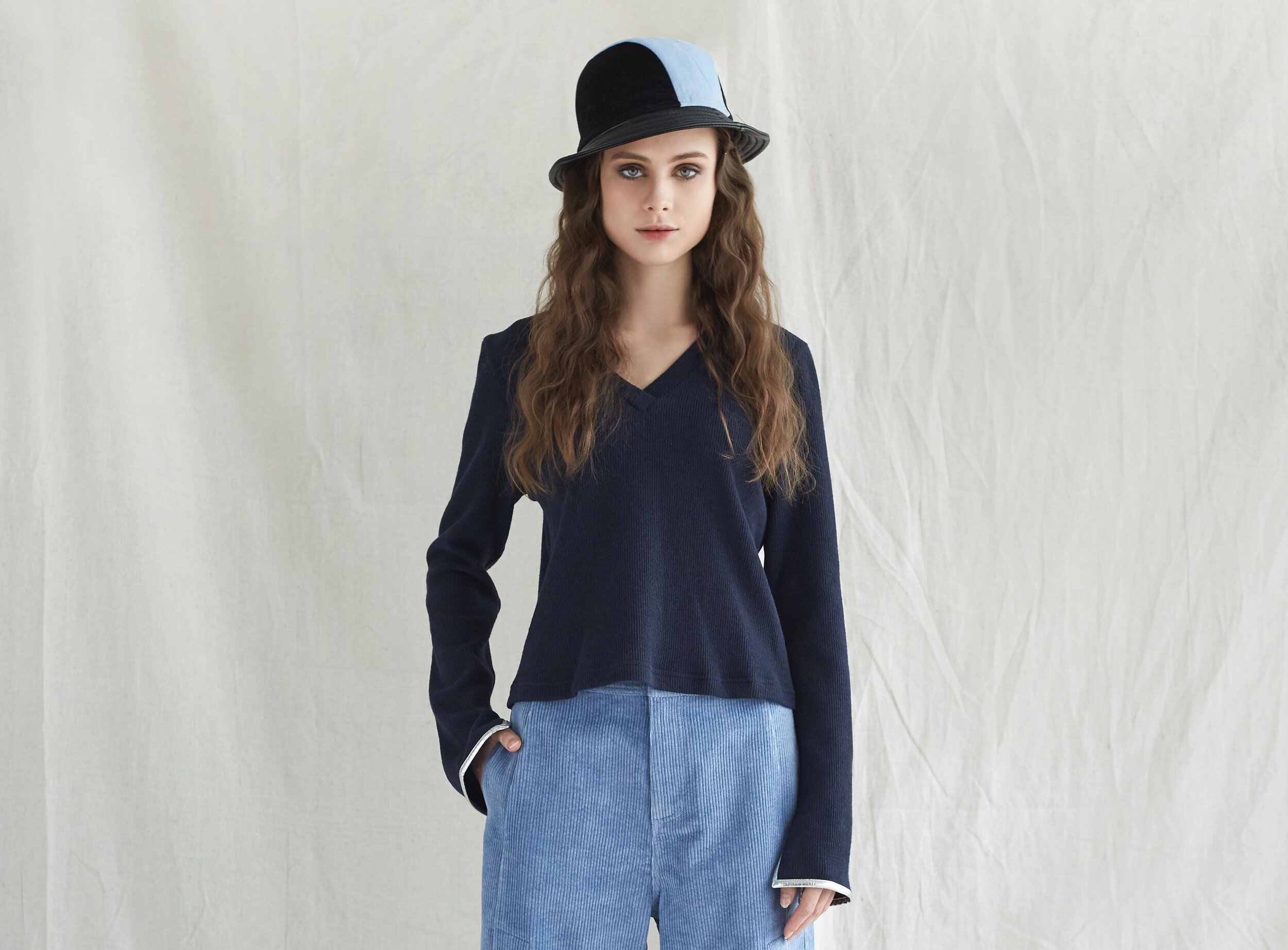 New arrival- V-neck rib sweatshirt 