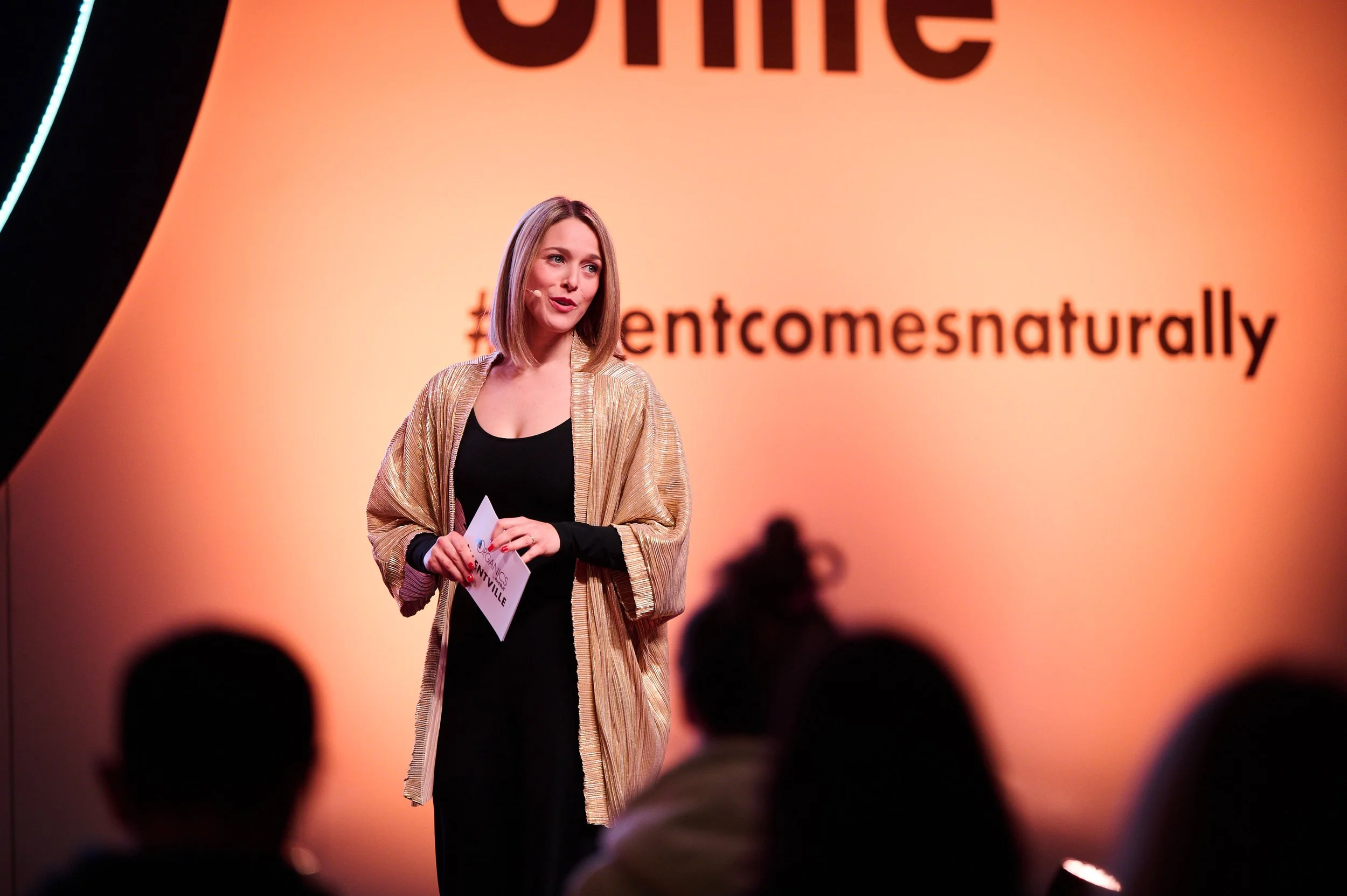 Als Eventmoderatorin beim ORGANICS TALENTVILLE von Red Bull