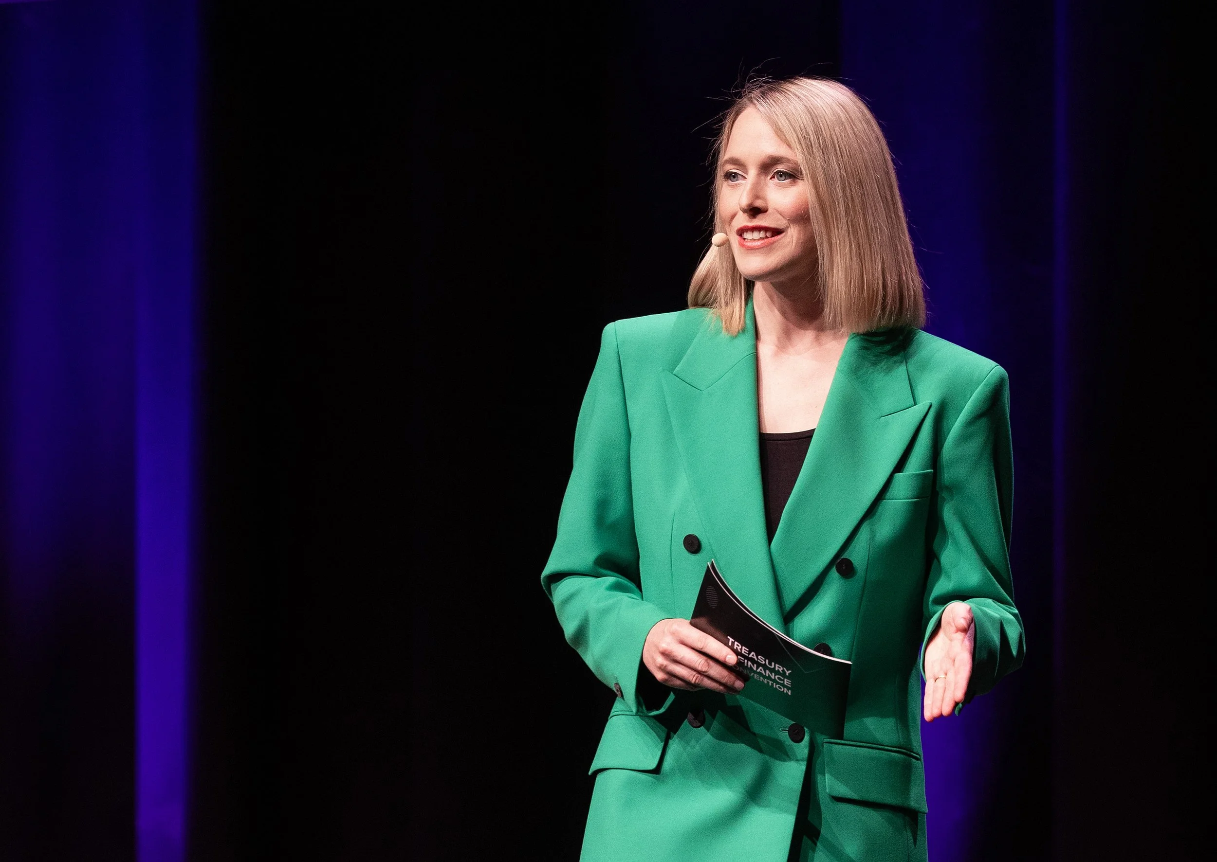 Als Eventmoderatorin führe ich durch die Treasury and Finance Convention von SLG in Schladming