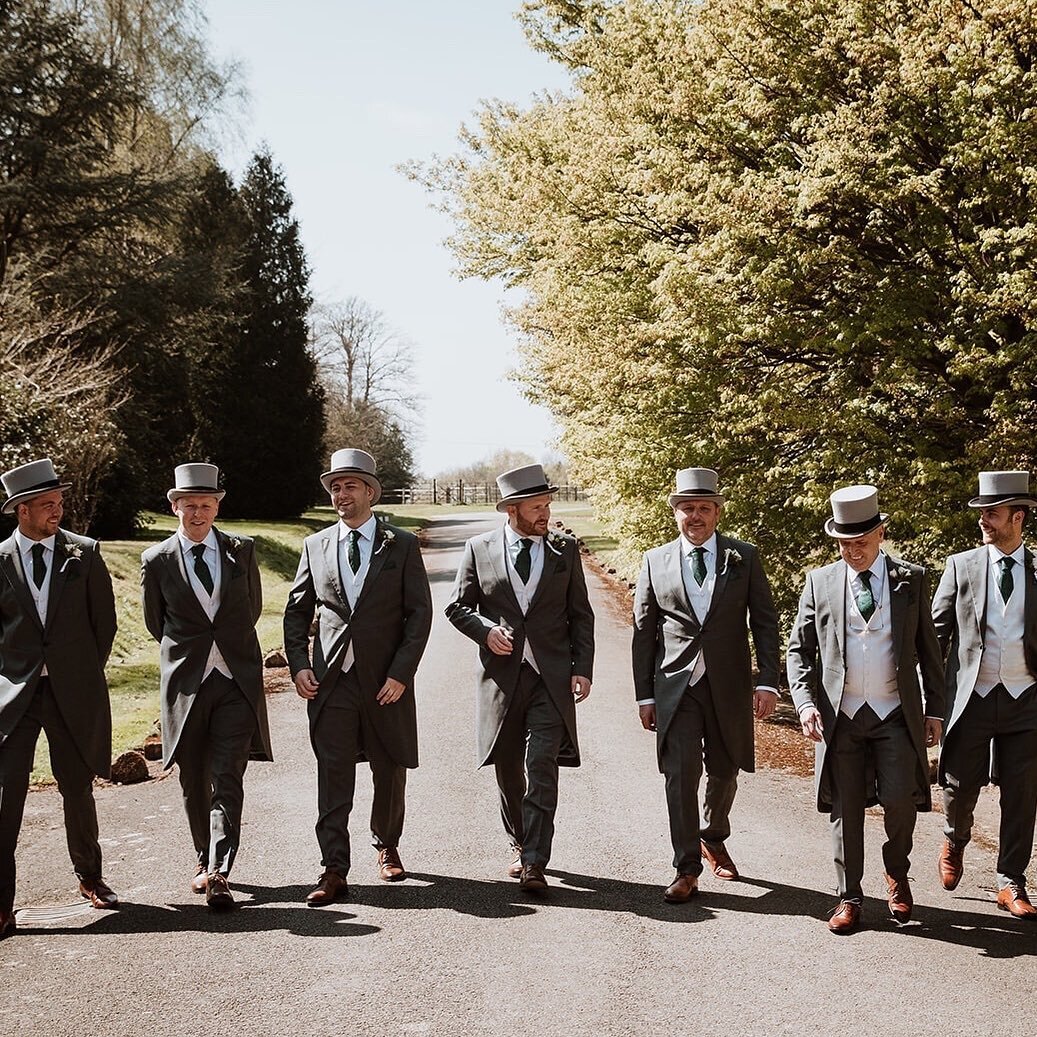 HERE COME THE BOYS // That is all&hellip; 

Wedding: B&amp;A, April 2022
Photographer: @nicoladawsonphotography 

#balcombeplace #weddingvenue #sussexwedding #groom