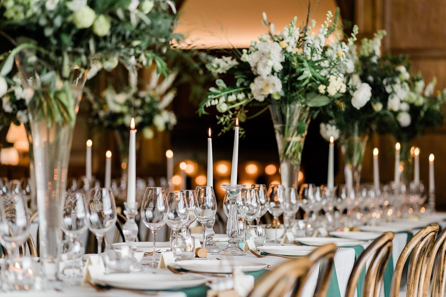 THE MUSIC ROOM // Tall florals are the dream. If your florist doesn&rsquo;t have the vases, we do 👏 

Wedding: M&amp;L, May 2021 - May 2022
Florals: @tigerstolilies 
Photographer: @jessy_papasavva_photo 
Glasses &amp; Linen: @cohire 

#balcombeplace