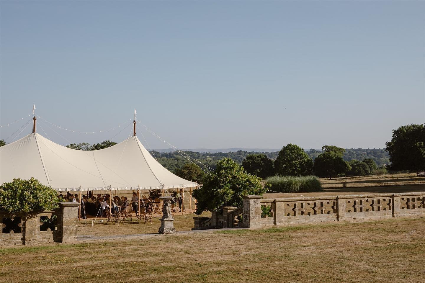 SUNSHINE // It&rsquo;s a damp day today so we are reminiscing. 
2024 bookings now open, don&rsquo;t miss your ideal date. 

Wedding: E&amp;H, August 2022
Photographer: @agnes.black 
Marquee: @sailandpeg 
Wedding Planner: @theplanneruk 

#balcombeplac