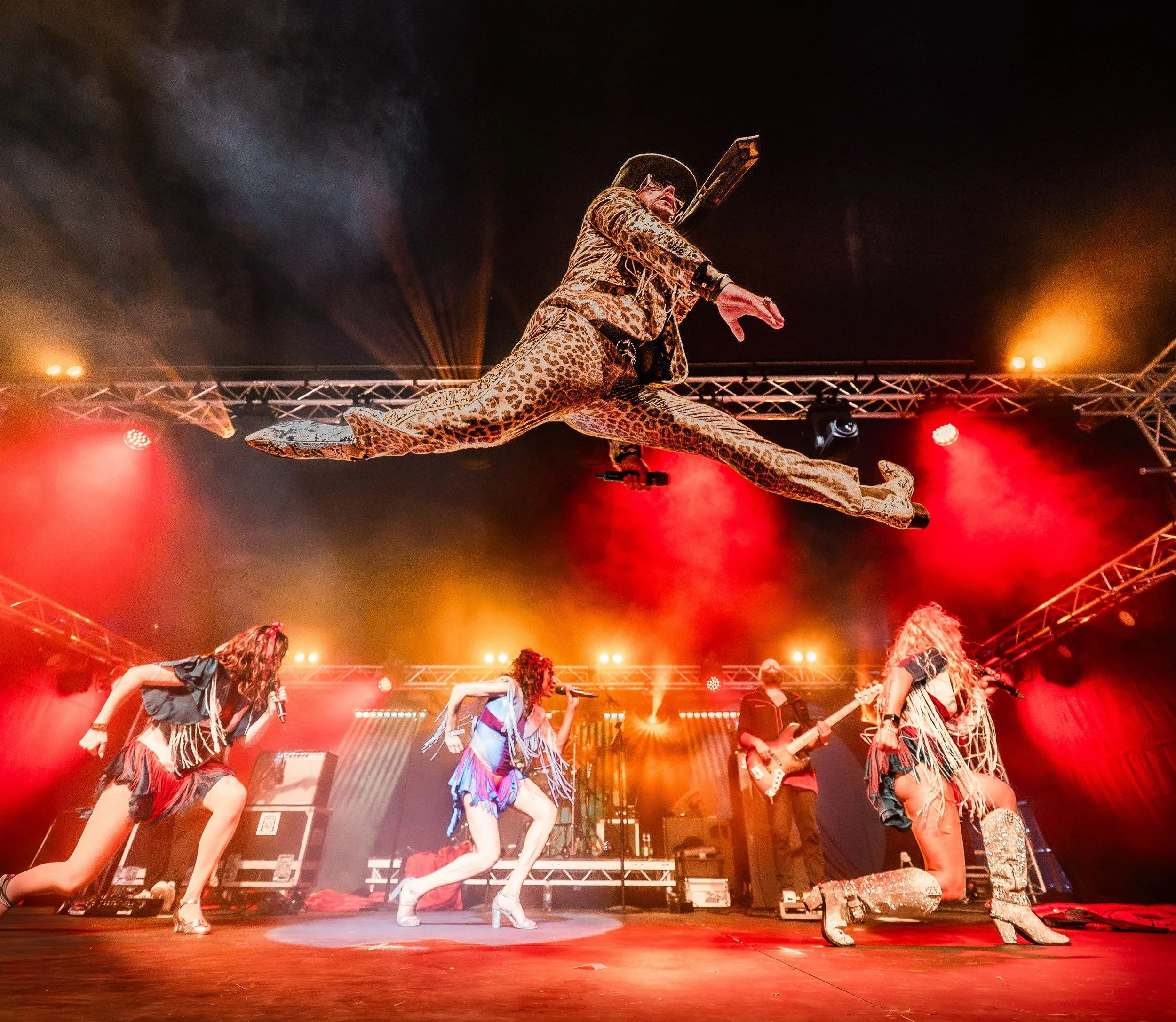 Get that Friday FEELIN! We&rsquo;re jumping from festival season to tour season, got your tickets yet!? 

TOUR DATES:
4 November &mdash; Newcastle &mdash; The Grove
5 November &mdash; Glasgow &mdash; King Tut&rsquo;s
6 November &mdash; Birkenhead &md
