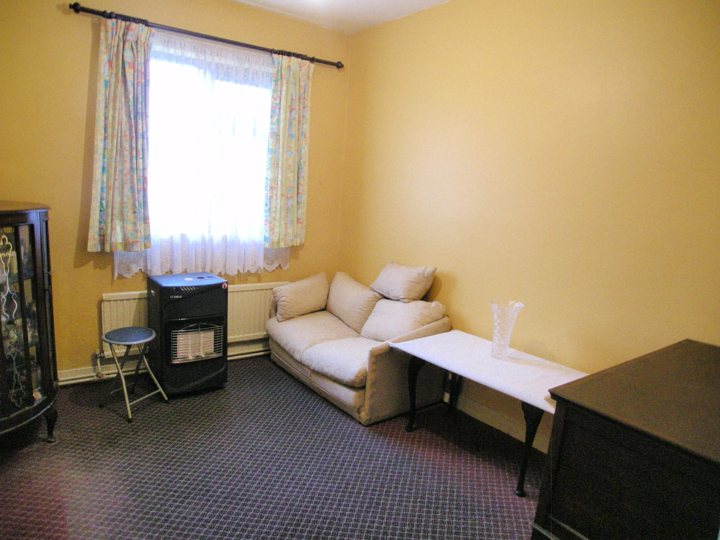 48 O'Hanlon Park , Dundalk , Co. Louth . — McArdle Auctioneers