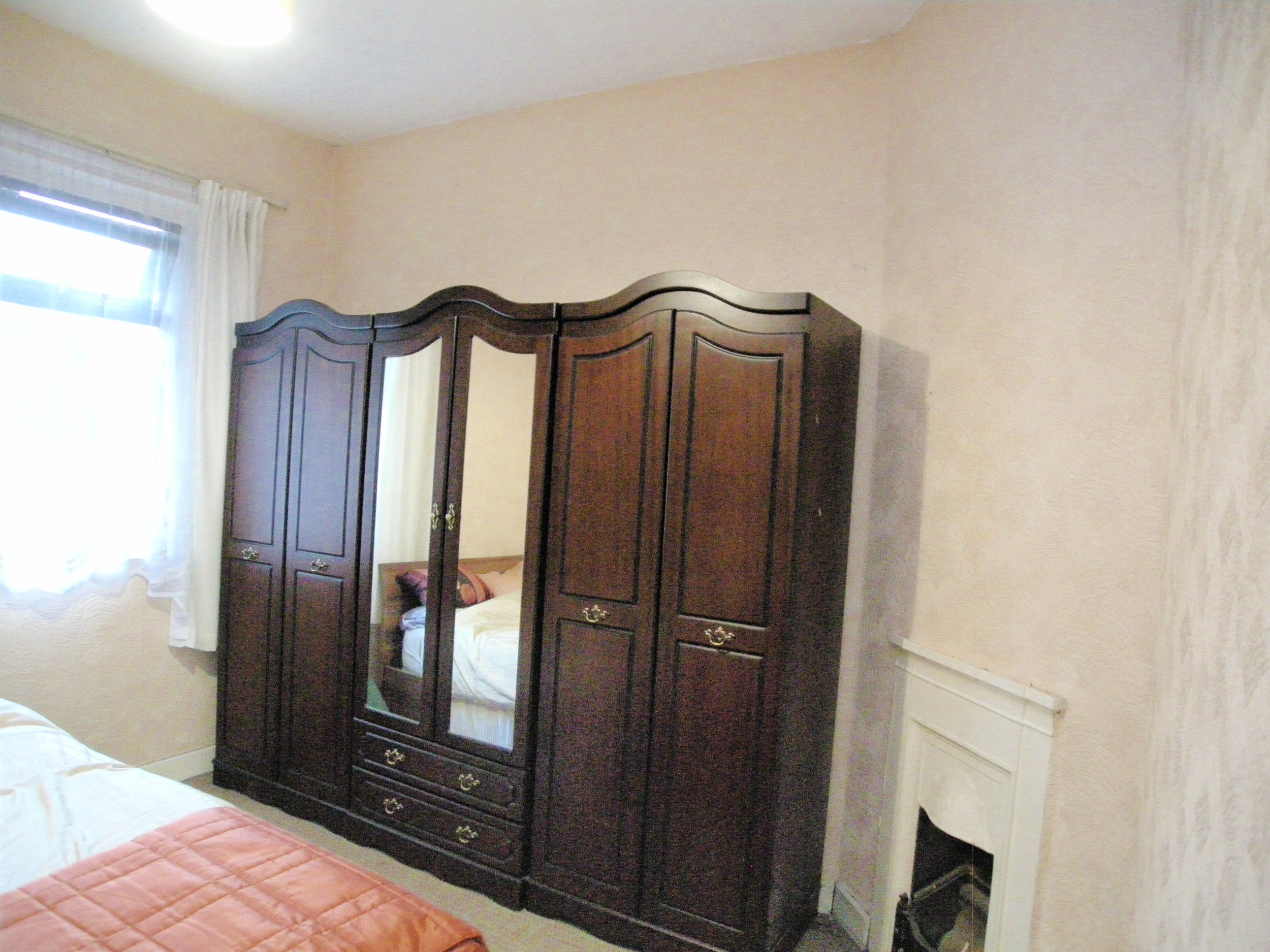 48 O'Hanlon Park , Dundalk , Co. Louth . — McArdle Auctioneers