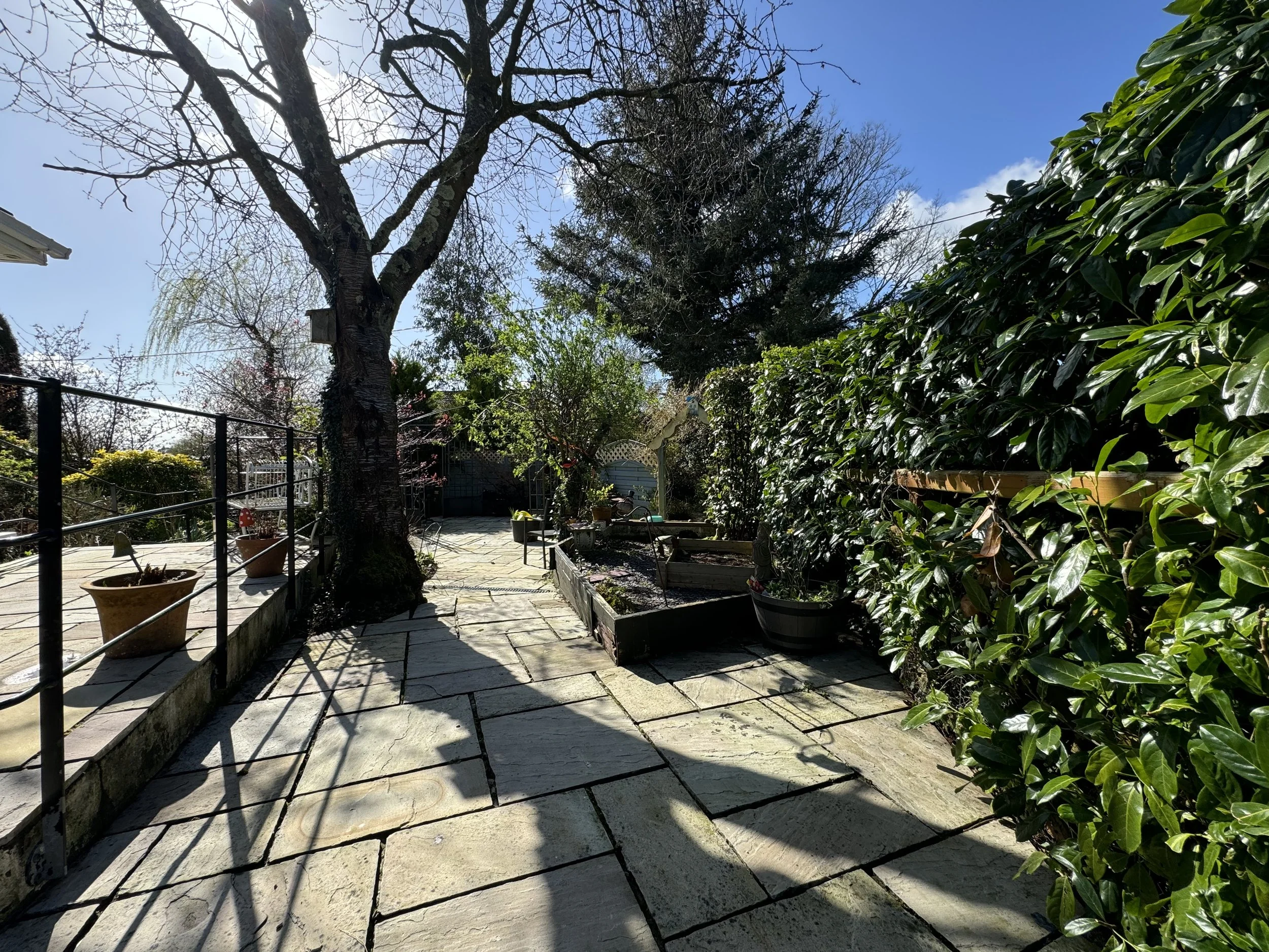 Ravensdale , I. Prior-L.jpg