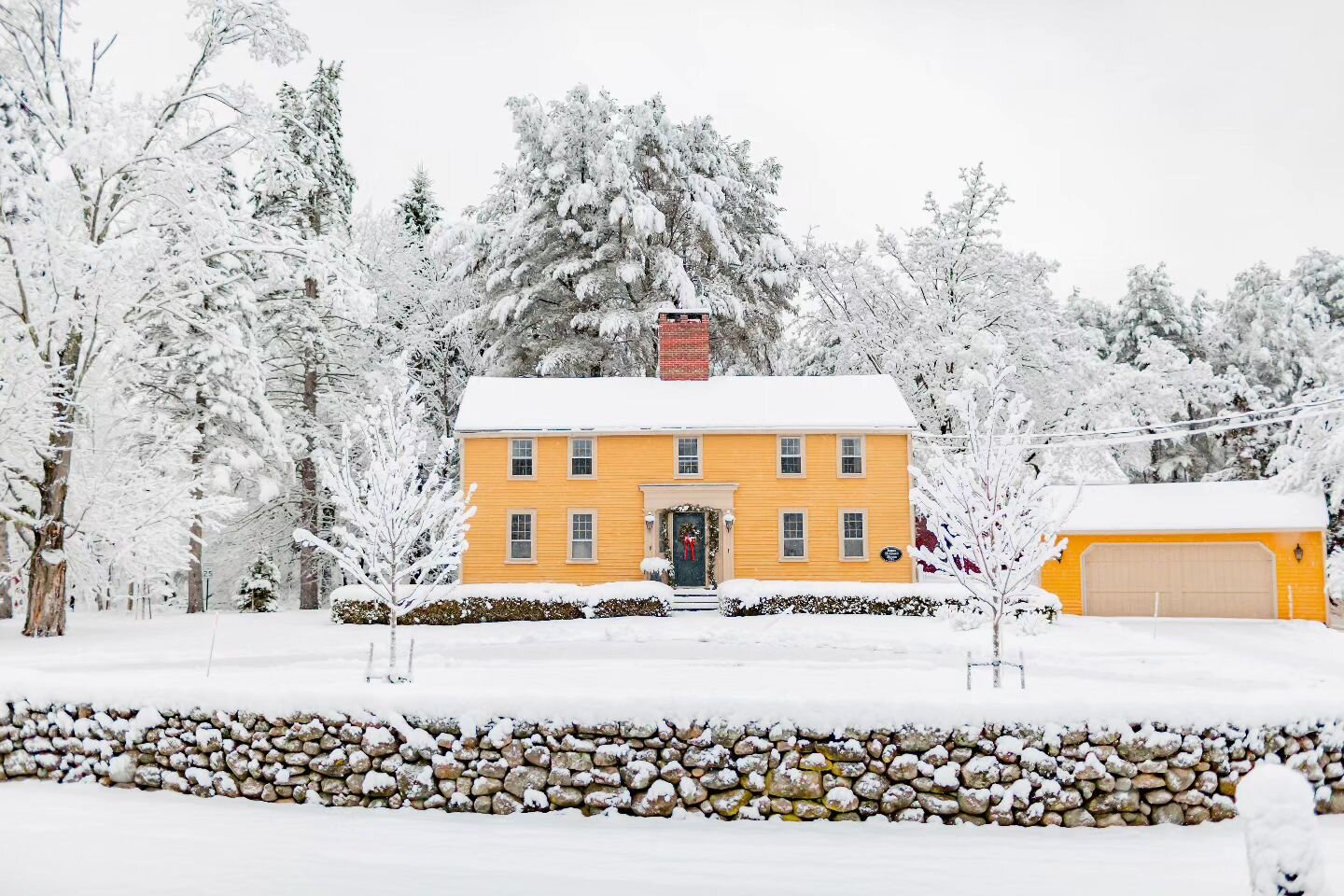 Today is the big day at my mom's house! Her cute 1750s historical saltbox house here in Kennebunk will be photographed for Maine Homes Magazine for their winter 2024 issue next year! It may not be the beautiful snowy scene we were hoping for, but the