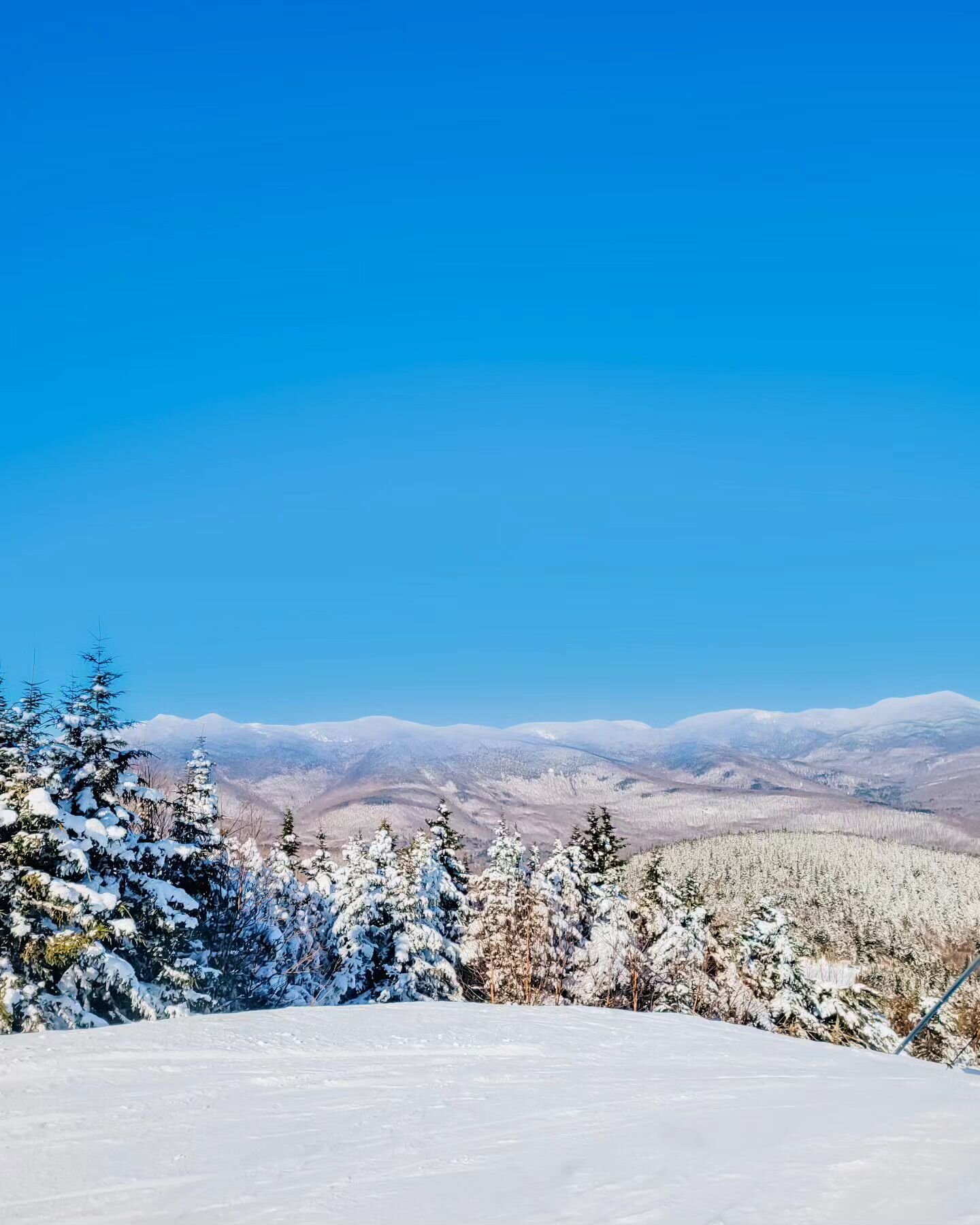 Bluebird day! @sundayriver
.
.
.
.
#tiffanymizzellphotography #sundayriver #sundayrivermaine #skimaine #skinewengland #skitheeast #maine