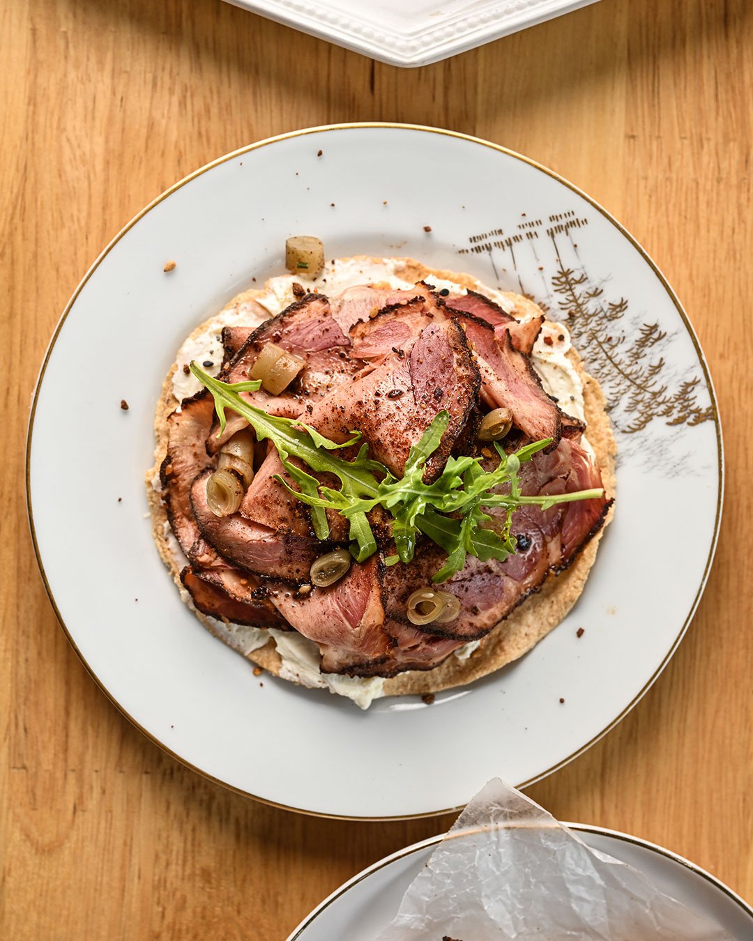 Celebrar que el grupo de WhatsApp por fin se junt&oacute; sabe mucho mejor en Sal: buena charcuter&iacute;a, vino y cero excusas. 🍷

📍 Vis&iacute;tanos en 3&ordf; Avenida 14-69, Zona 14.