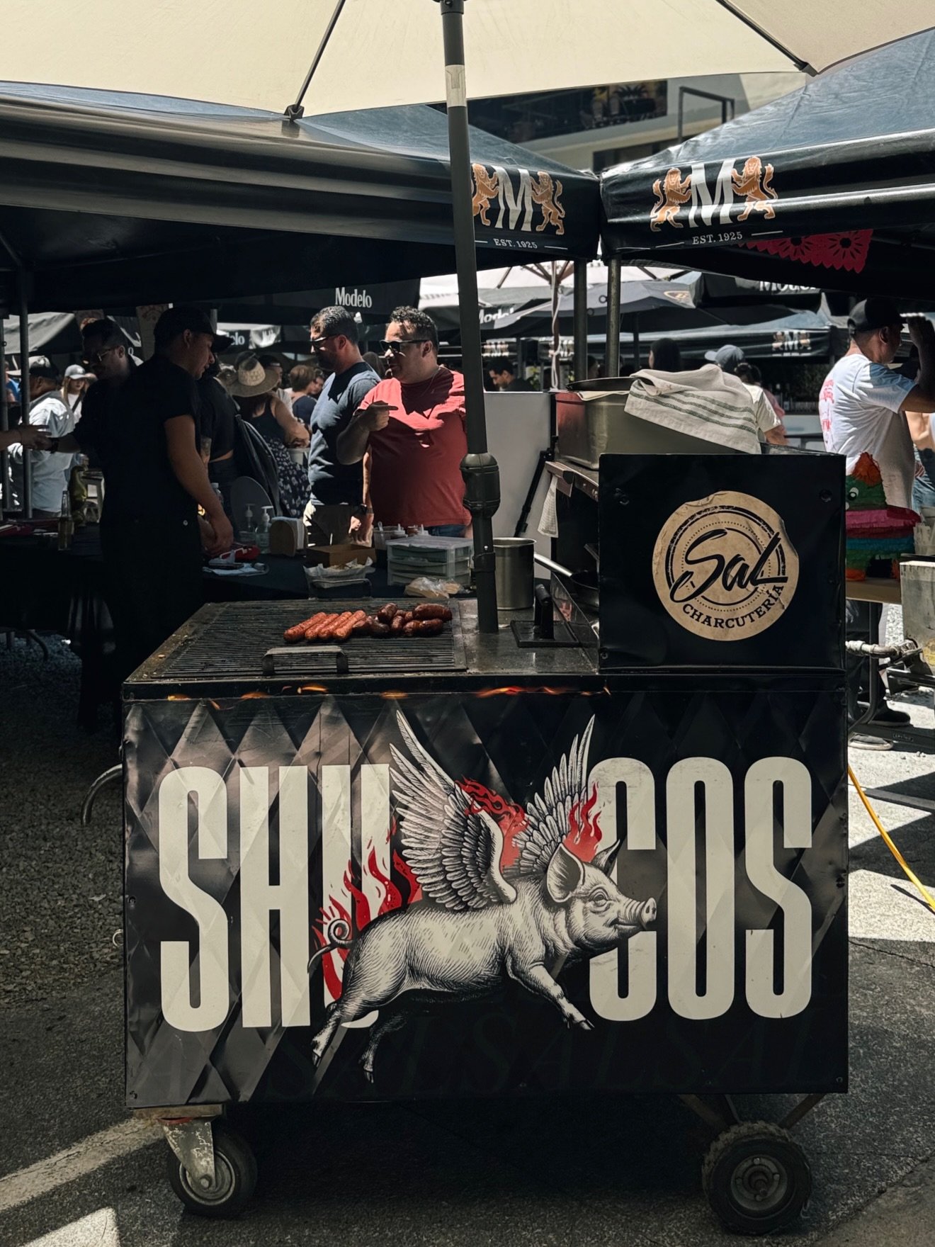 S&iacute;, tenemos una carreta muy chula lista para llegar a tus eventos con shukos, hot dogs, choris y m&aacute;s. S&oacute;lo escr&iacute;benos y d&eacute;jate convencer por una salchicha de verdad.