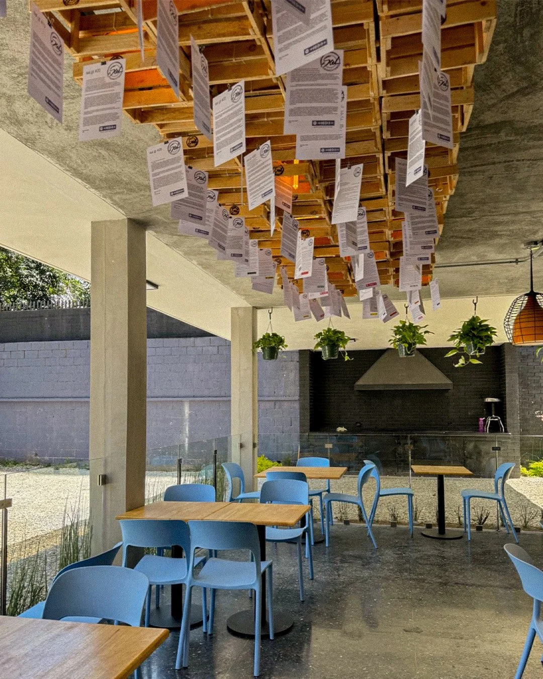 El verano ya se siente y con &eacute;l vienen buenas excusas para estar al aire libre con algo rico que comer. ☀️🍽️

Te sugerimos nuestra casa, Sal 🐷: un espacio abierto donde podr&aacute;s disfrutar no solo del sol, sino tambi&eacute;n de un rico 