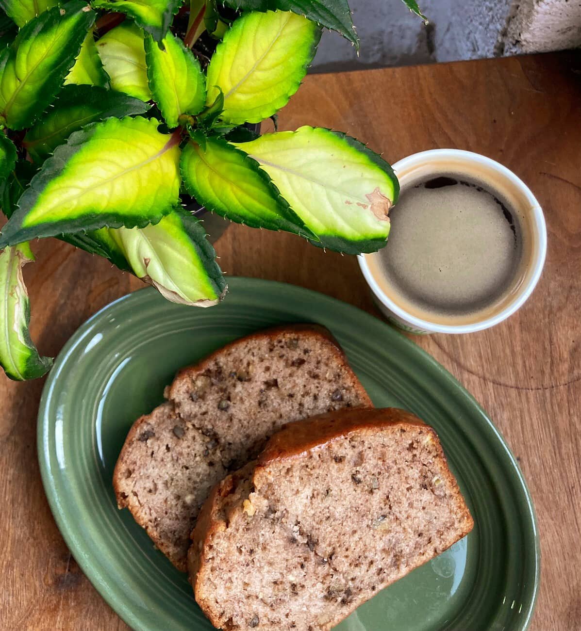 Come grab a slice of this delicious vegan banana bread from @deliedison to enjoy alongside your handcrafted espresso drink ☕

Open 8am - 2pm today!