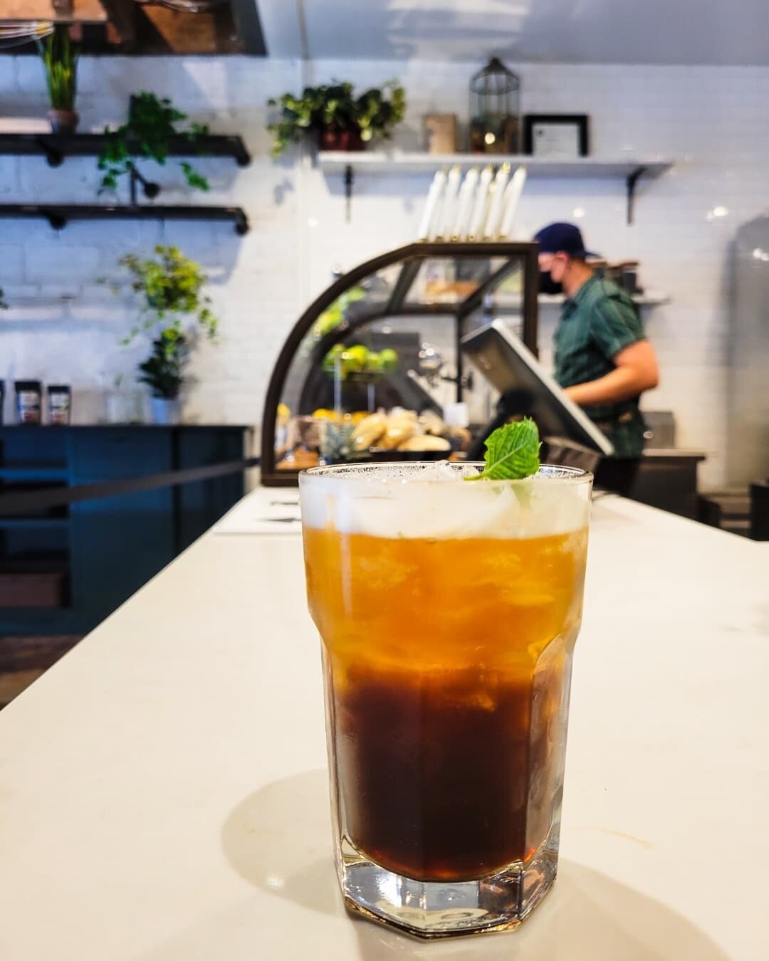 Come try a refreshing nojito! Made with Ethiopia Ardi cold brew concentrate, freshly muddled mint, lime, simple syrup and topped with soda 🍃