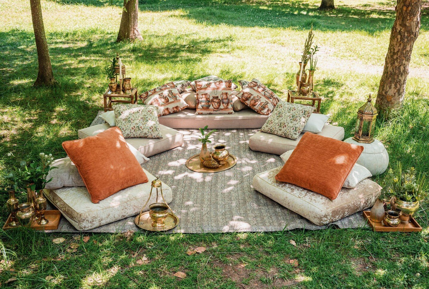 How do you like me lounge?

Lounge setup featuring our beige and gold daybeds ans floor pillows, our boho prints scatter cushions, our new nice-size burnt orange scatters and a sprinkling of our shiny brass pots and pieces. ✨ 

All items are availabl