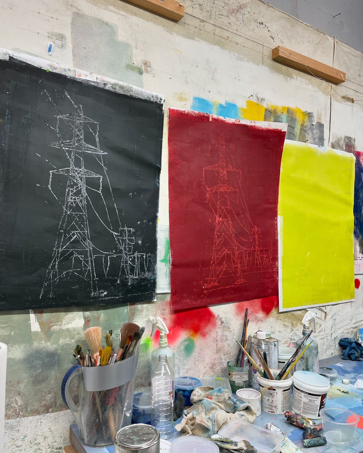 Updates from the Harry Adams studio... currently playing with pylon monoprints &amp; Giotto studies

.
.
.
.
#wip #artsudio #monoprint #artjournal