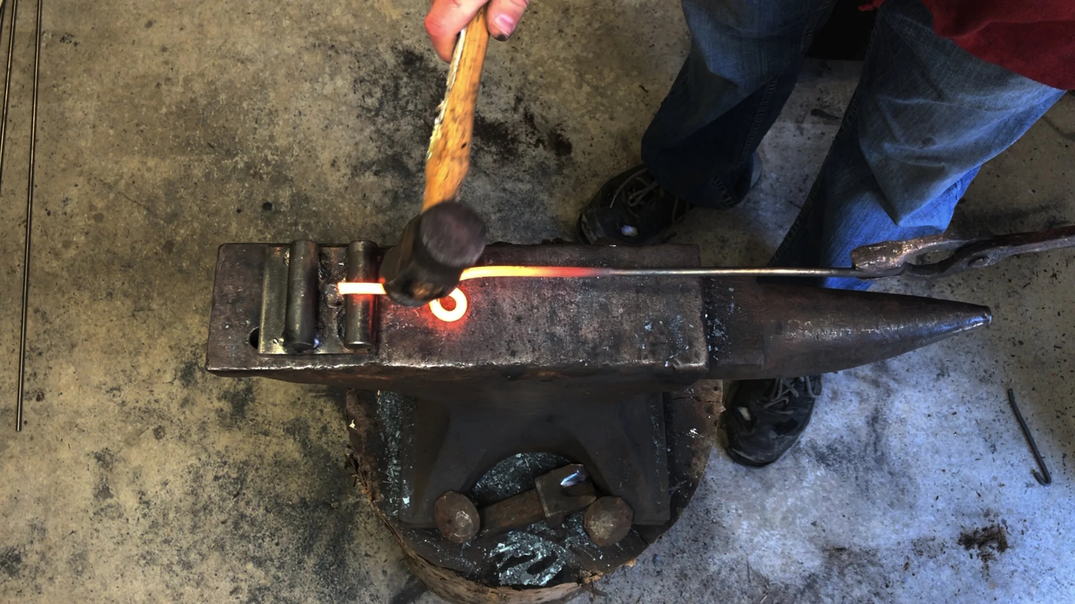 Forged_Knot__Hairstick_0012_workshop reverie.JPG