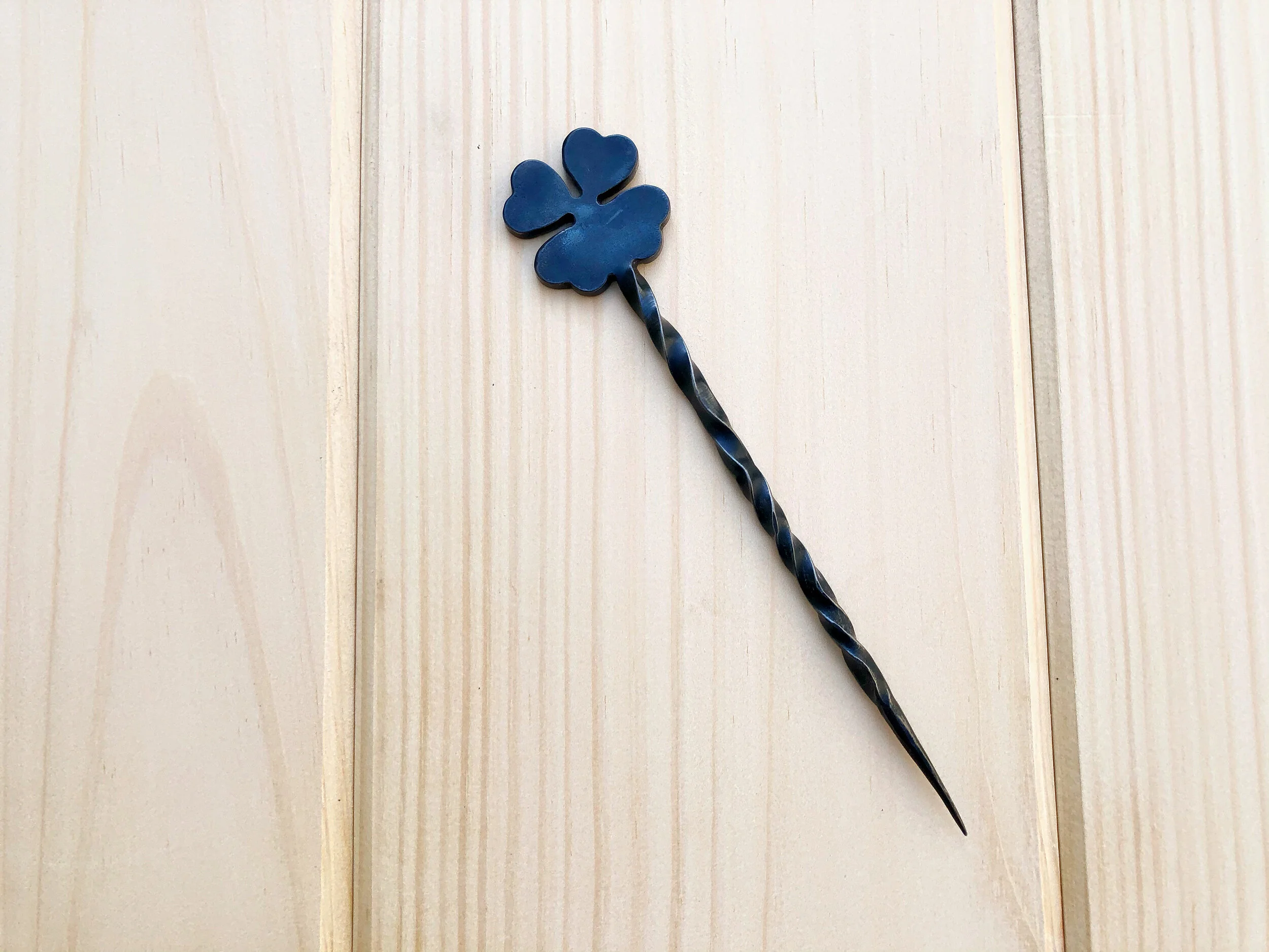 Shamrock_Hairstick_0001_workshop reverie.JPG