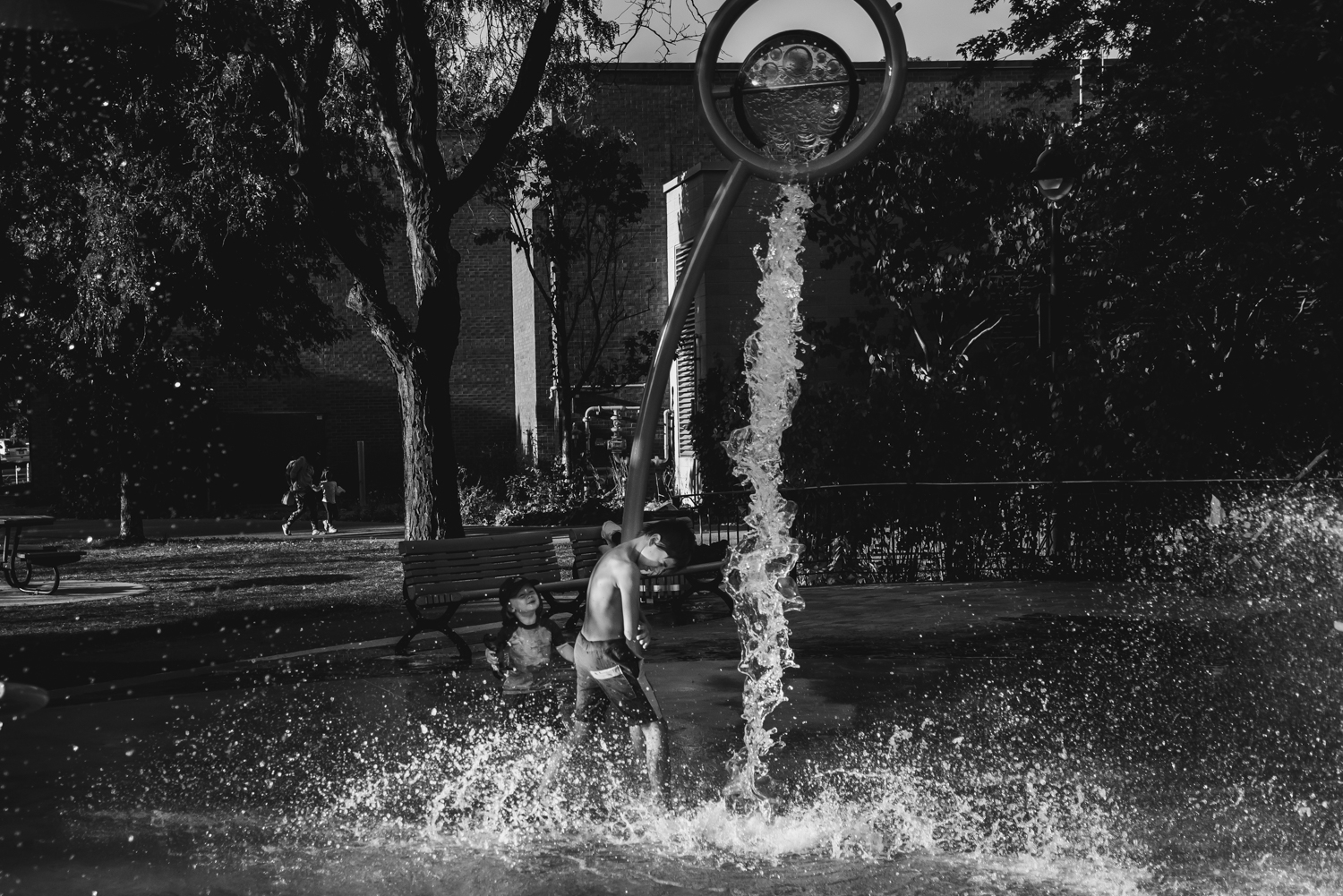 Montreal-family-photos-heat-wave-sprinkler-park17.jpg