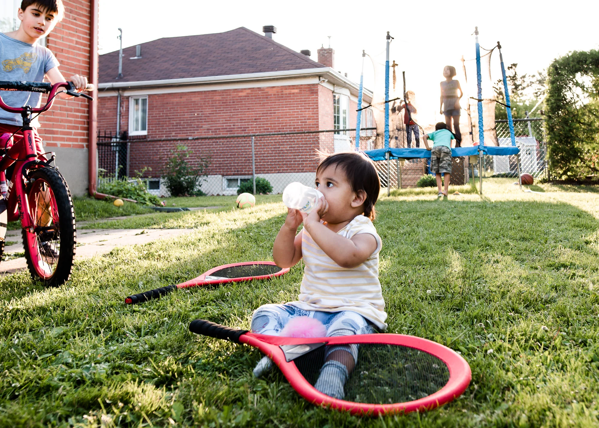 montreal-family-photography-backyard04-2.jpg