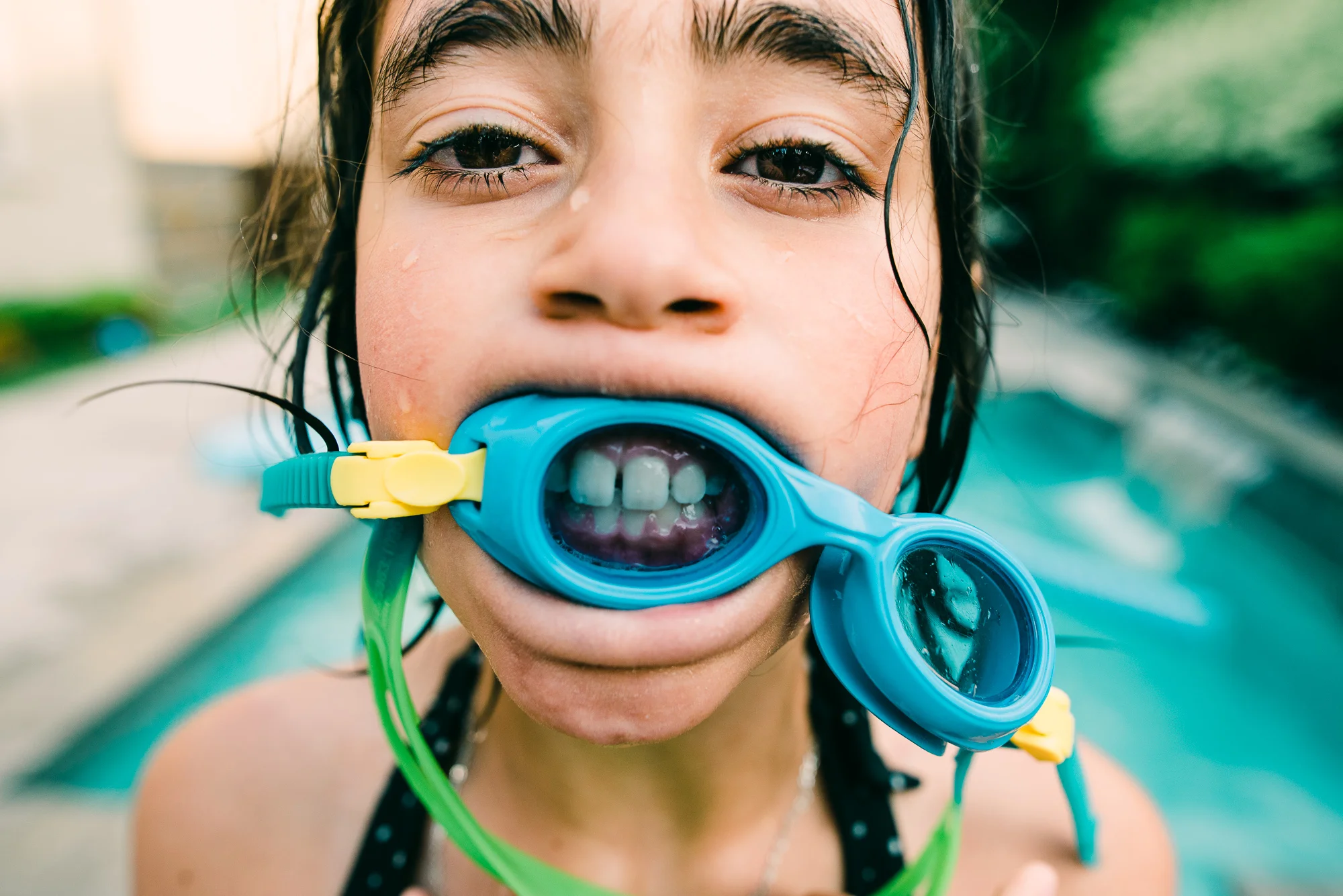 montreal-family-photographer-pool-session03.jpg