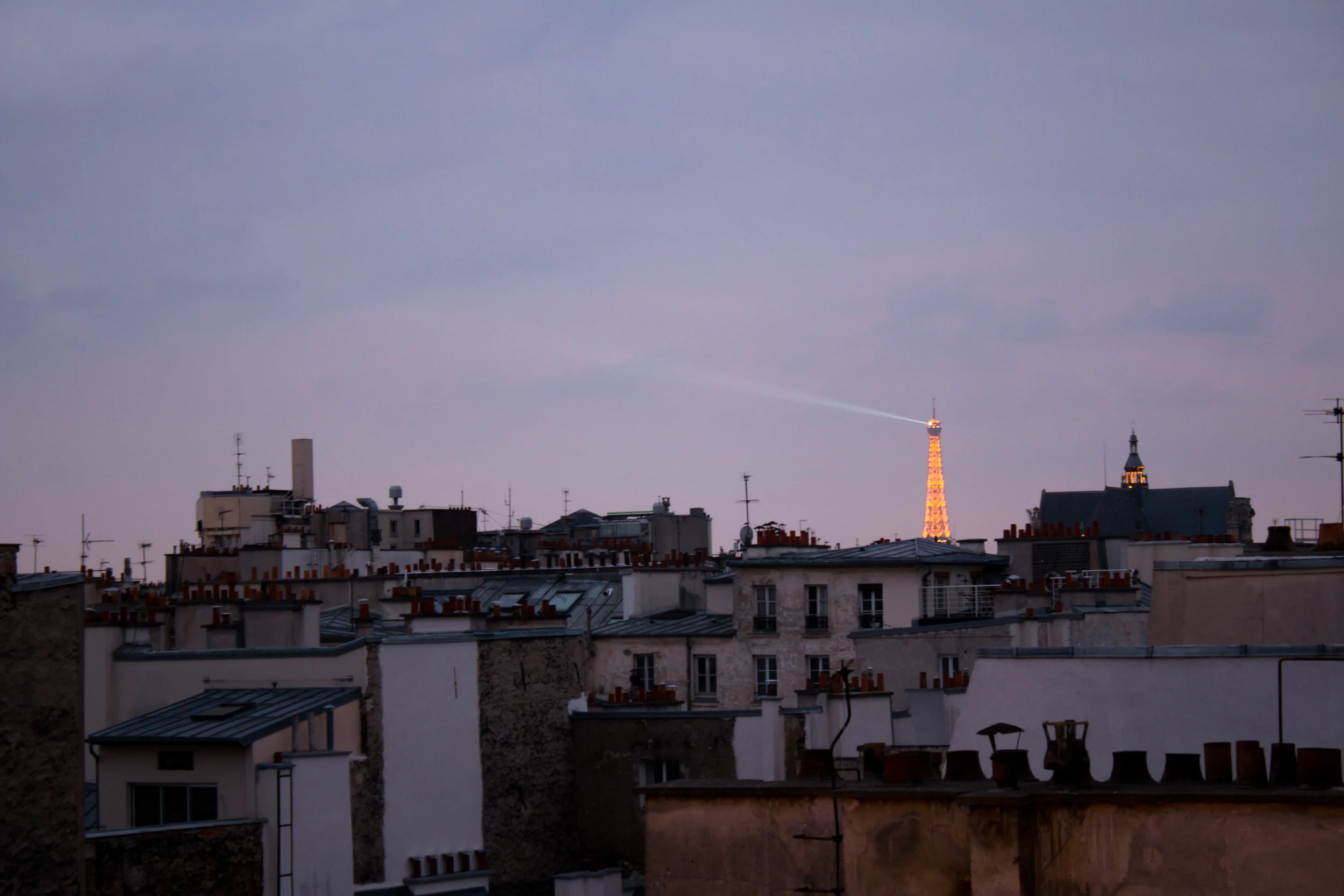 eiffel_tower_evening_balcony_light.jpg