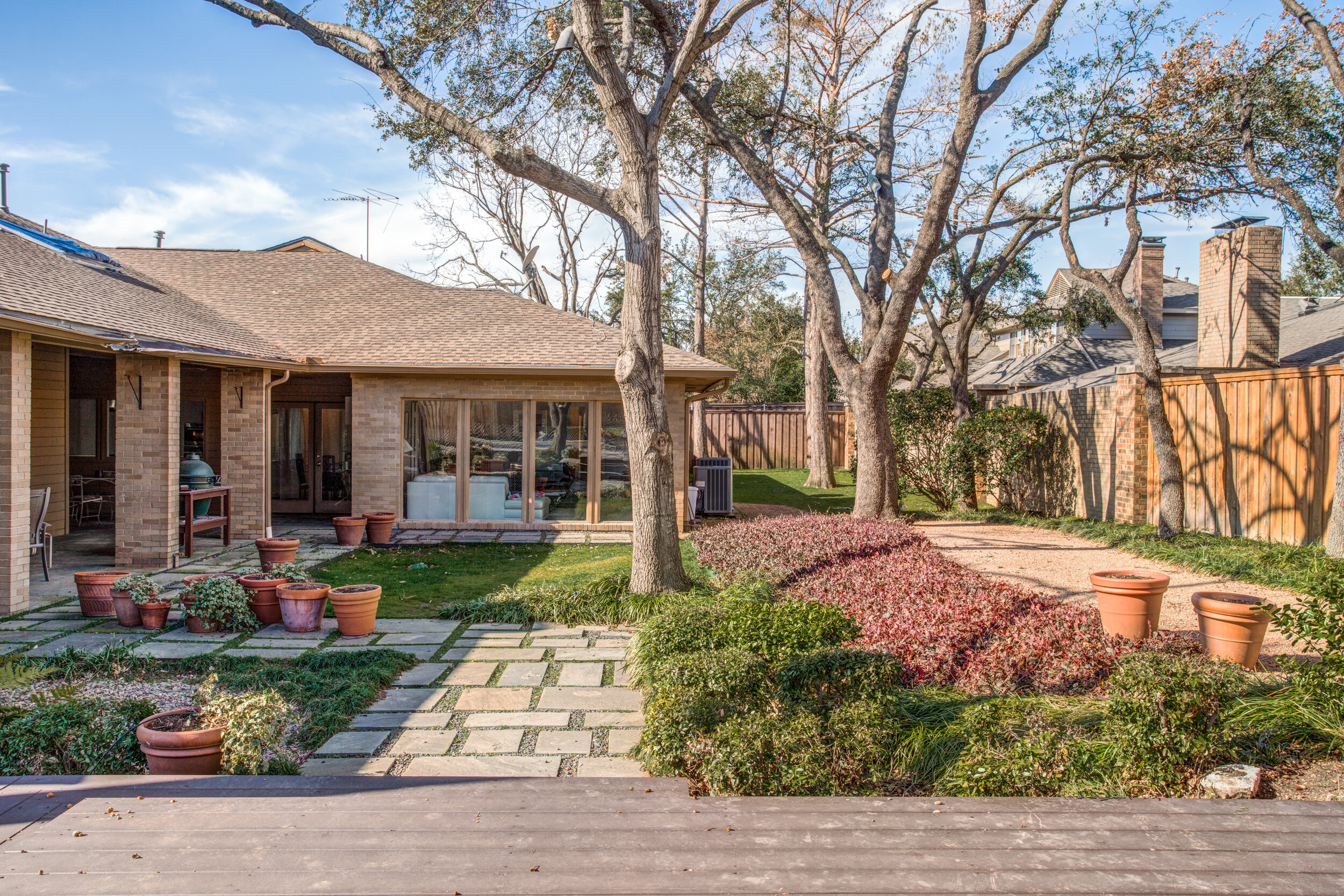 5615 Lobello Dr