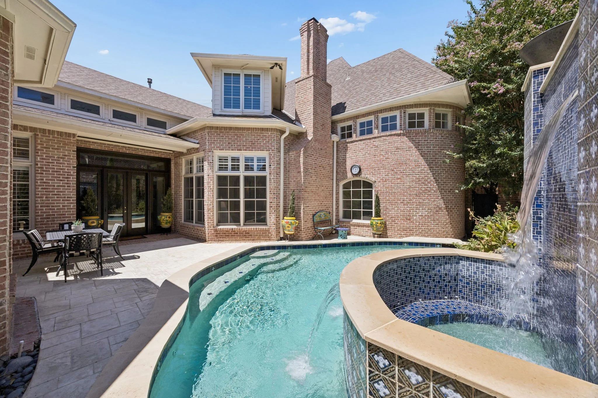 6914 Oak Manor Drive