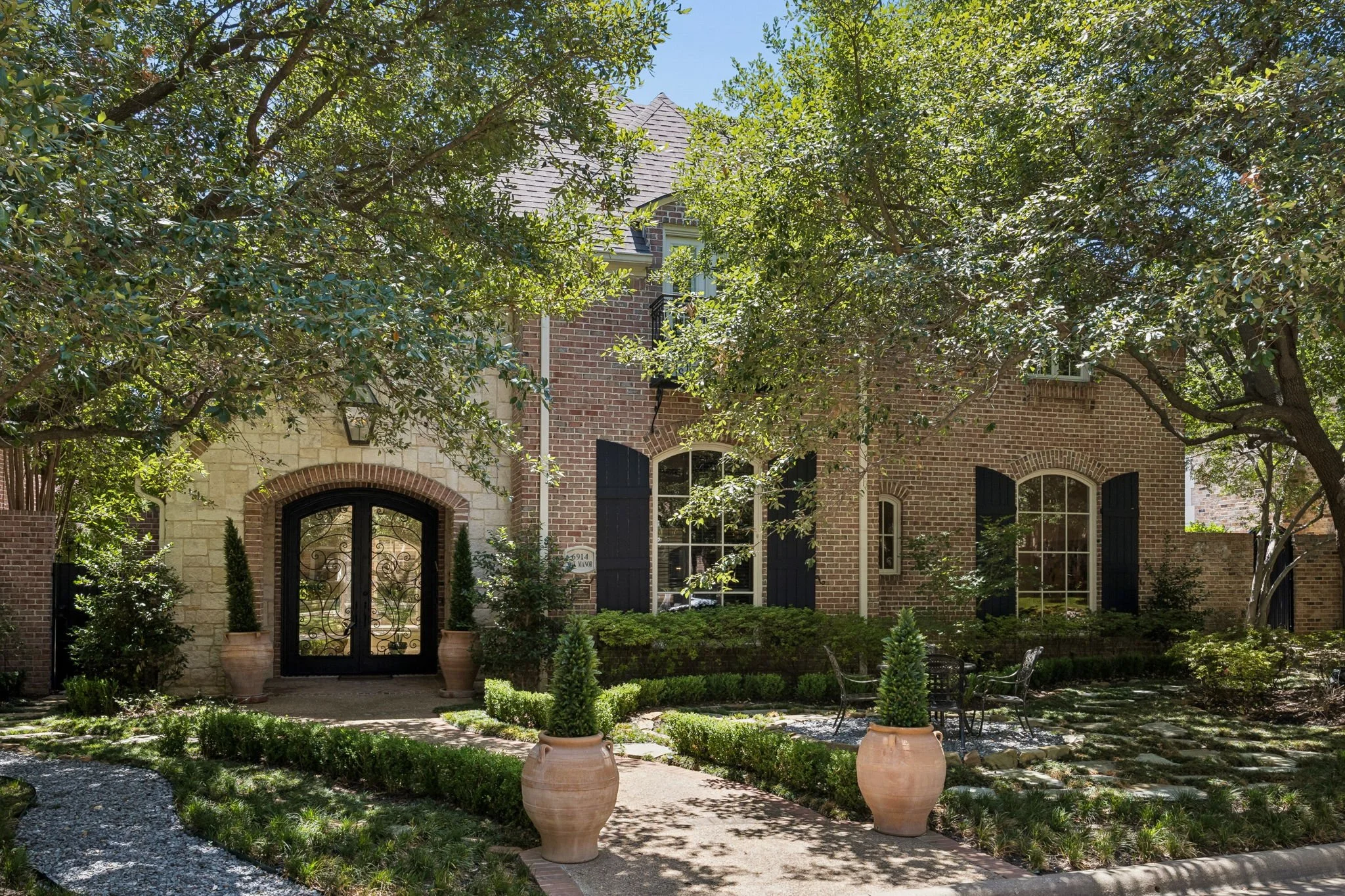 6914 Oak Manor Drive