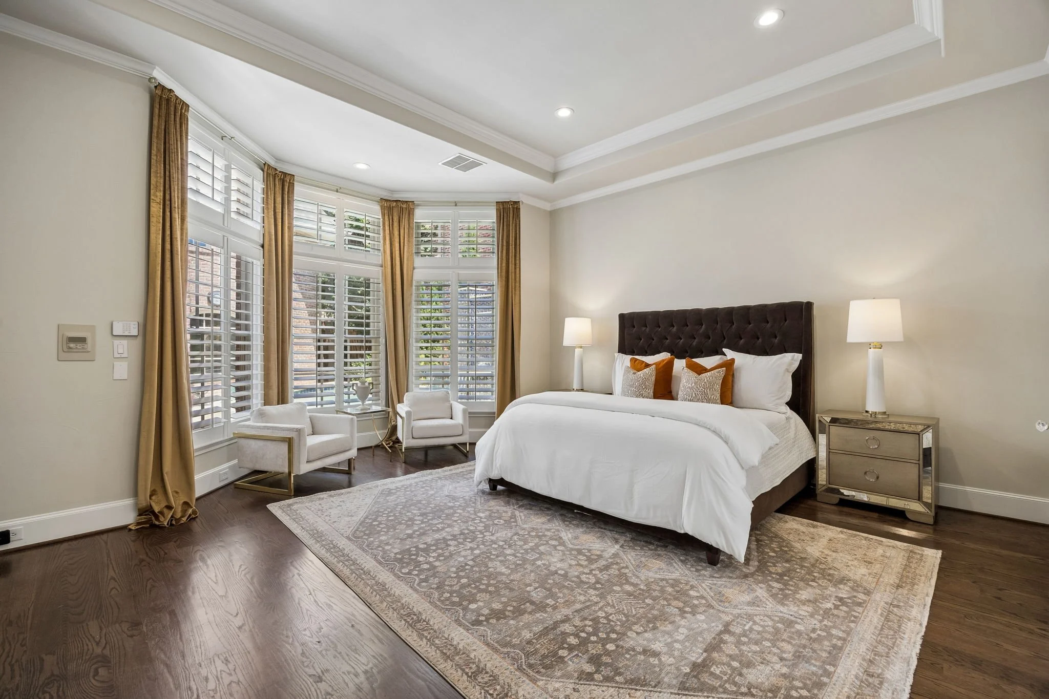 6914 Oak Manor Drive