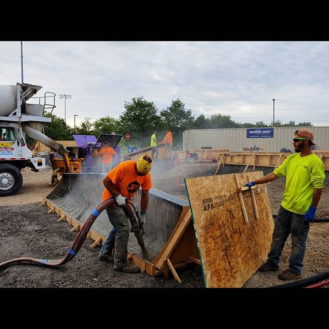 #middletownskatepark first few pours at #middletownskatepark are on the ground!! @dogwoodskateshop @middletownbucks @middletownskatepark #5thpocketskateparks #5thpocketdesign #skateparkconstruction #skateparkdesign