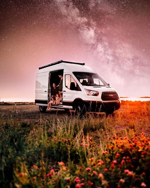 Fam of almost 6 downsizing to 60ish square feet of tiny, off-grid home on wheels magic? YES👏🏼. PLEASE👏🏼. ⁣
⁣
This little dream has been a longgg time coming but for the past few years, our plans never seemed to line up &mdash; Then BAM, basically