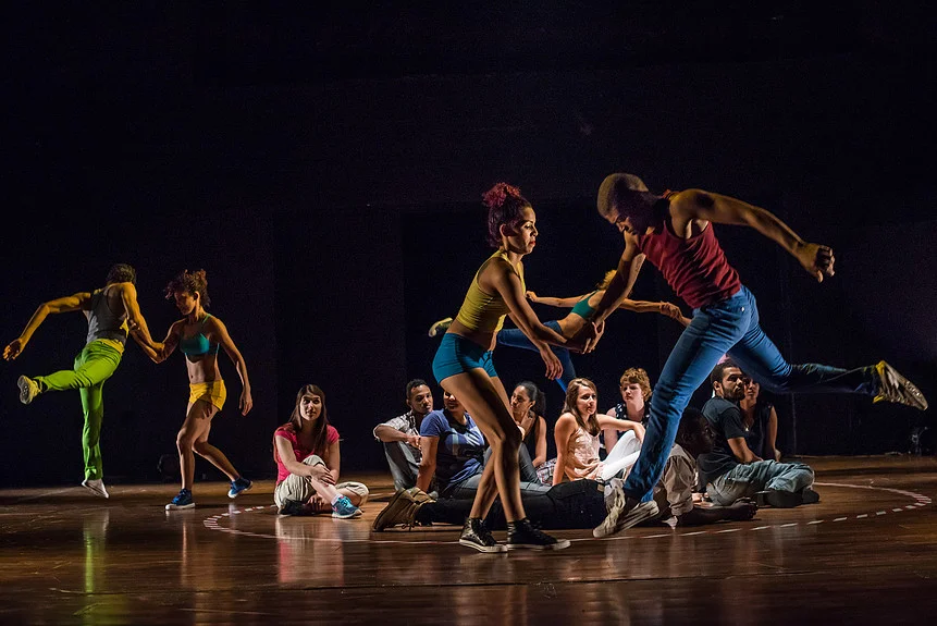 ABRIL Y LA DANZA PARA LA MEMORIA Y EL TIEMPO /&nbsp;María Luisa González Lalama