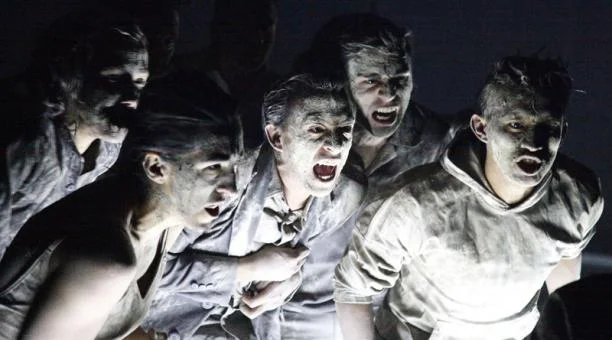 ¿Qué hubiese sido mejor: haber prestado mucha más, o algo menos de atención?’