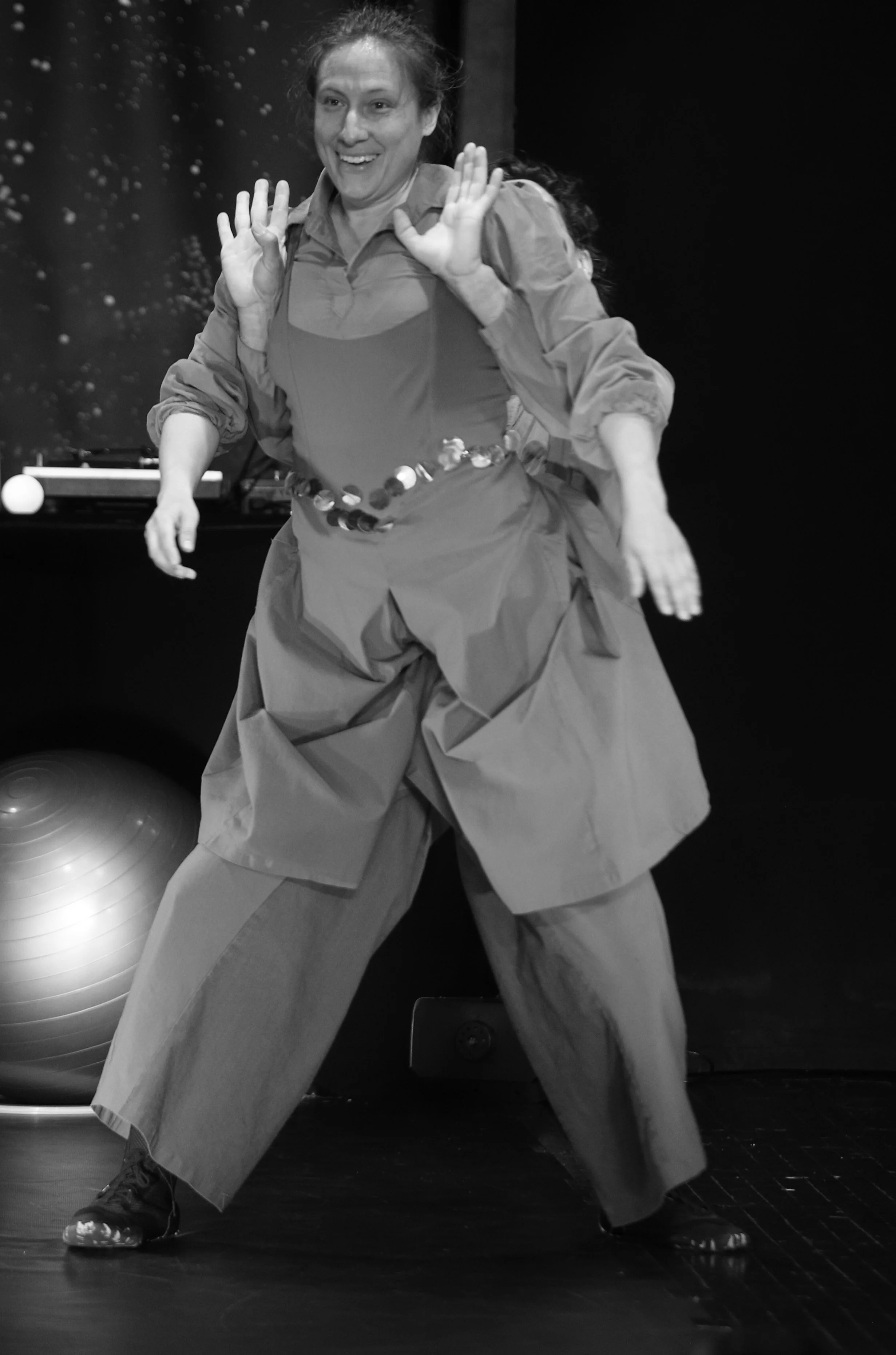 Armonía y movimiento en el origen y fin del universo: Apuntes sobre Polvo de Estrellas /Jhonatan Salazar Achig