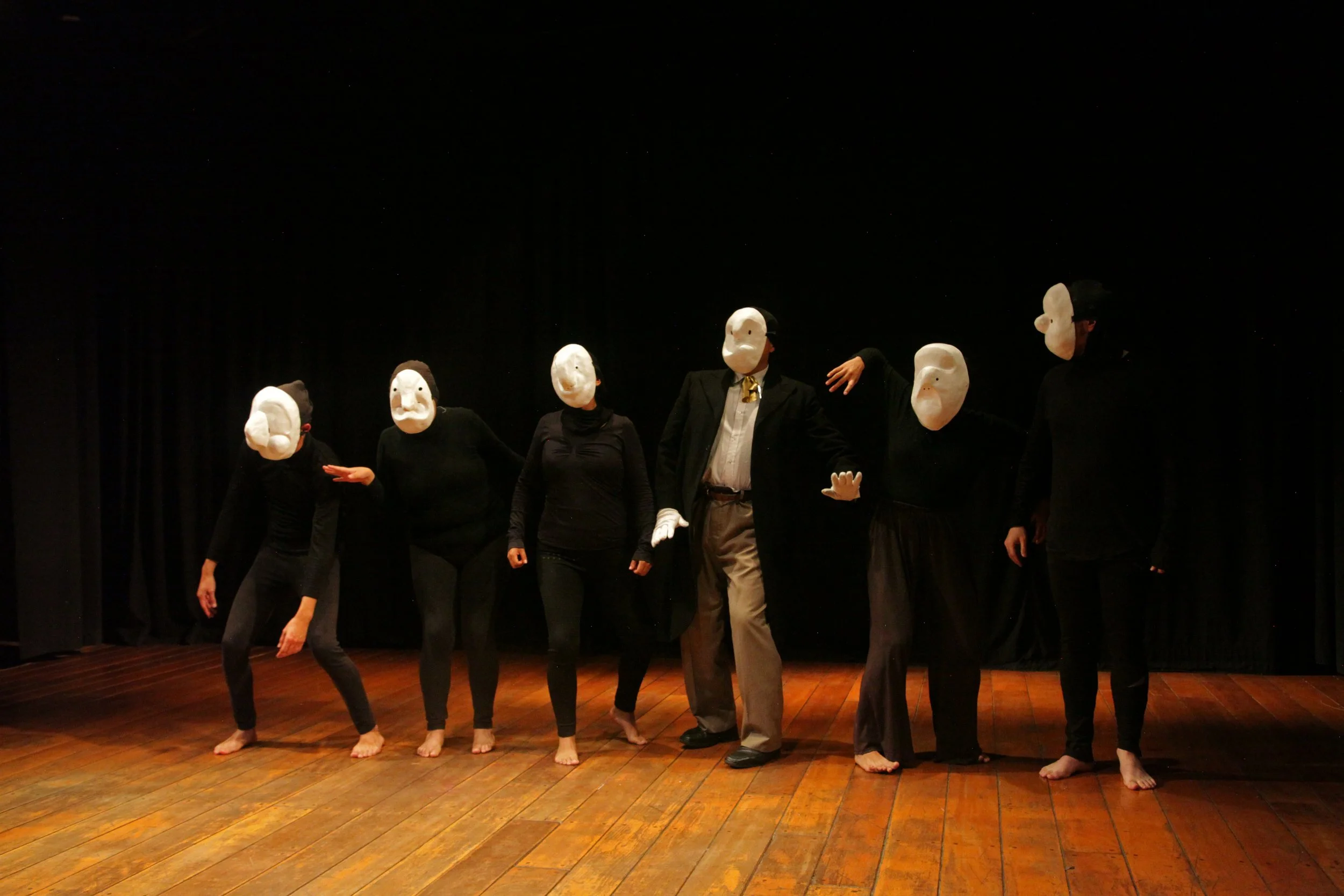 CRÓNICAS TEATRALES 1  TALLER DE CREACIÓN CÓMICA CON MÁSCARAS LARVALES IMPARTIDO POR EL MAESTRO COCOLO REVELO |  Francisco Bedoya