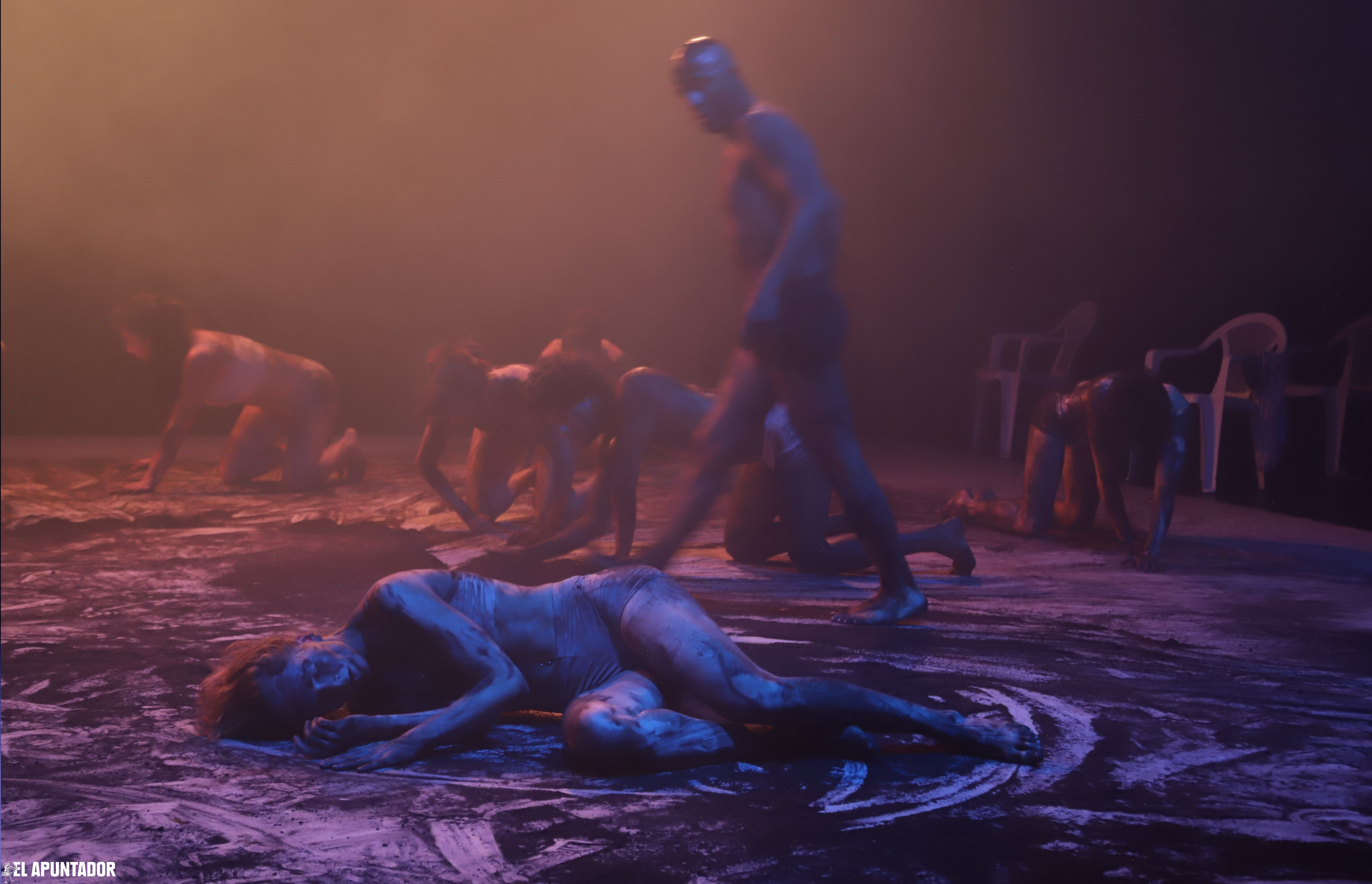 La escalera oscura l Genoveva Mora Toral   