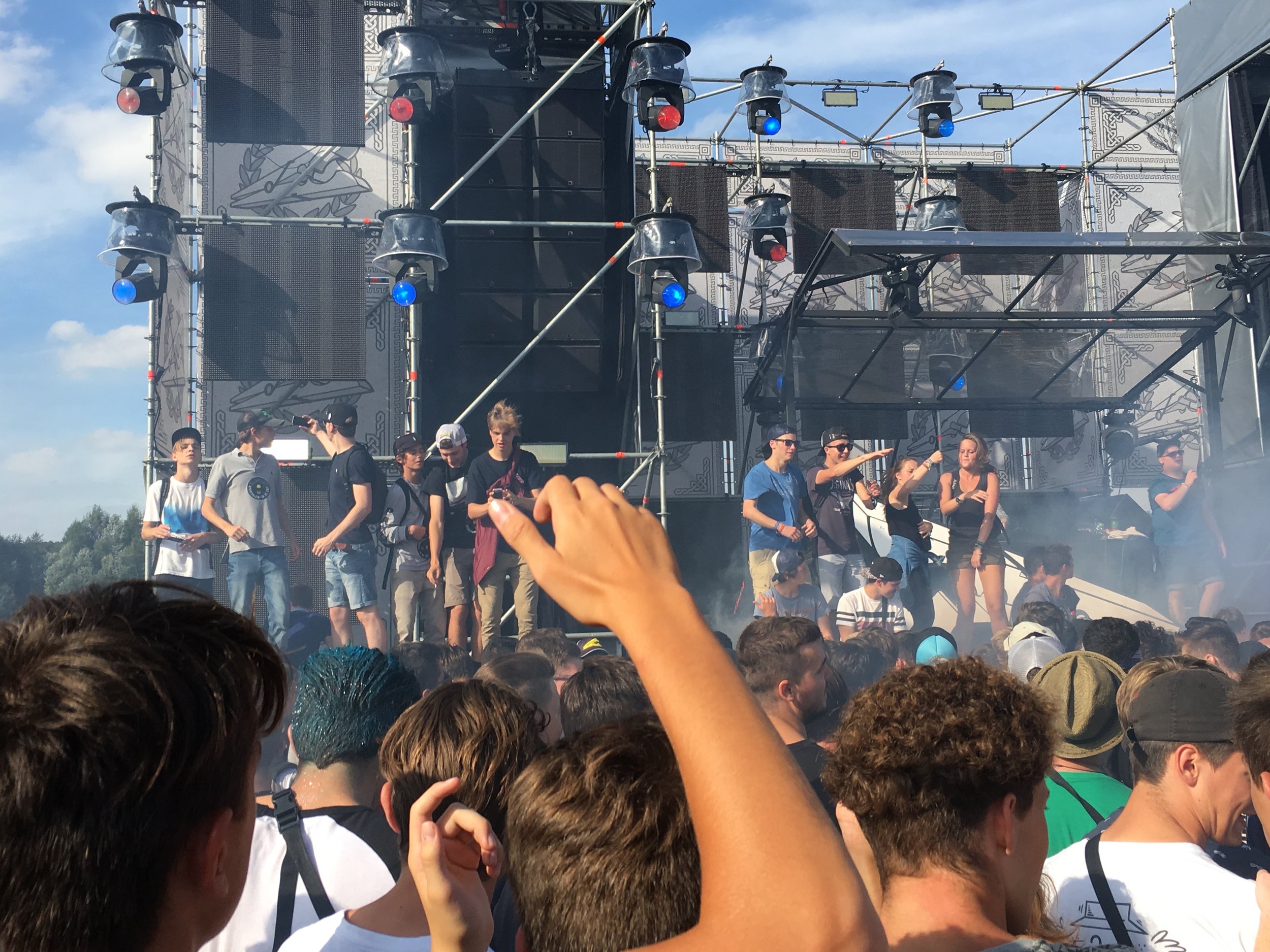 Laundry Day 2016! What we anticipated to be pretty crazy, turned out to be semi chill compared to a lot of festivals we've been to over the years. I must say...very very dirty to Music Festival standards -_-