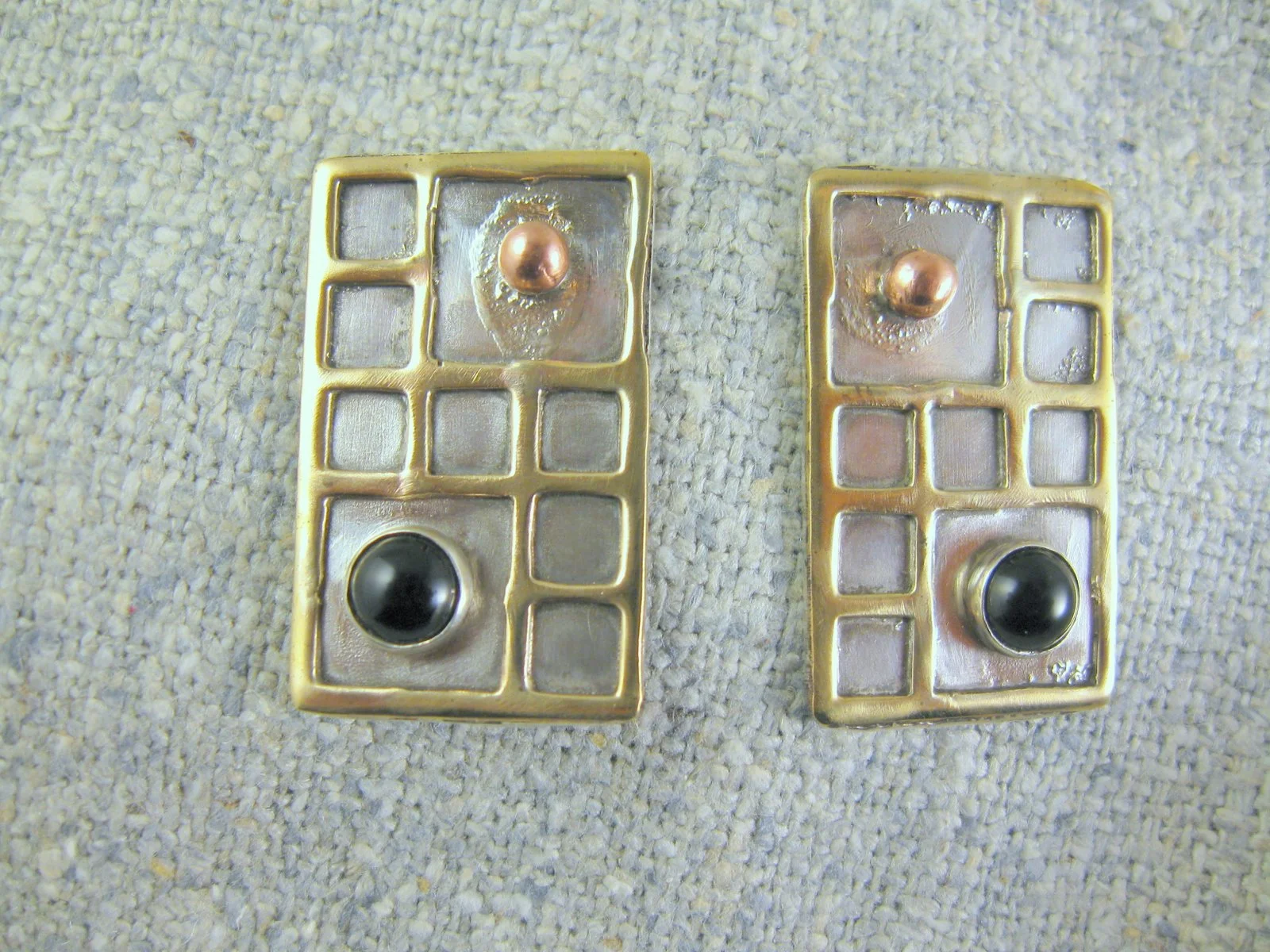deco earrings (remove)