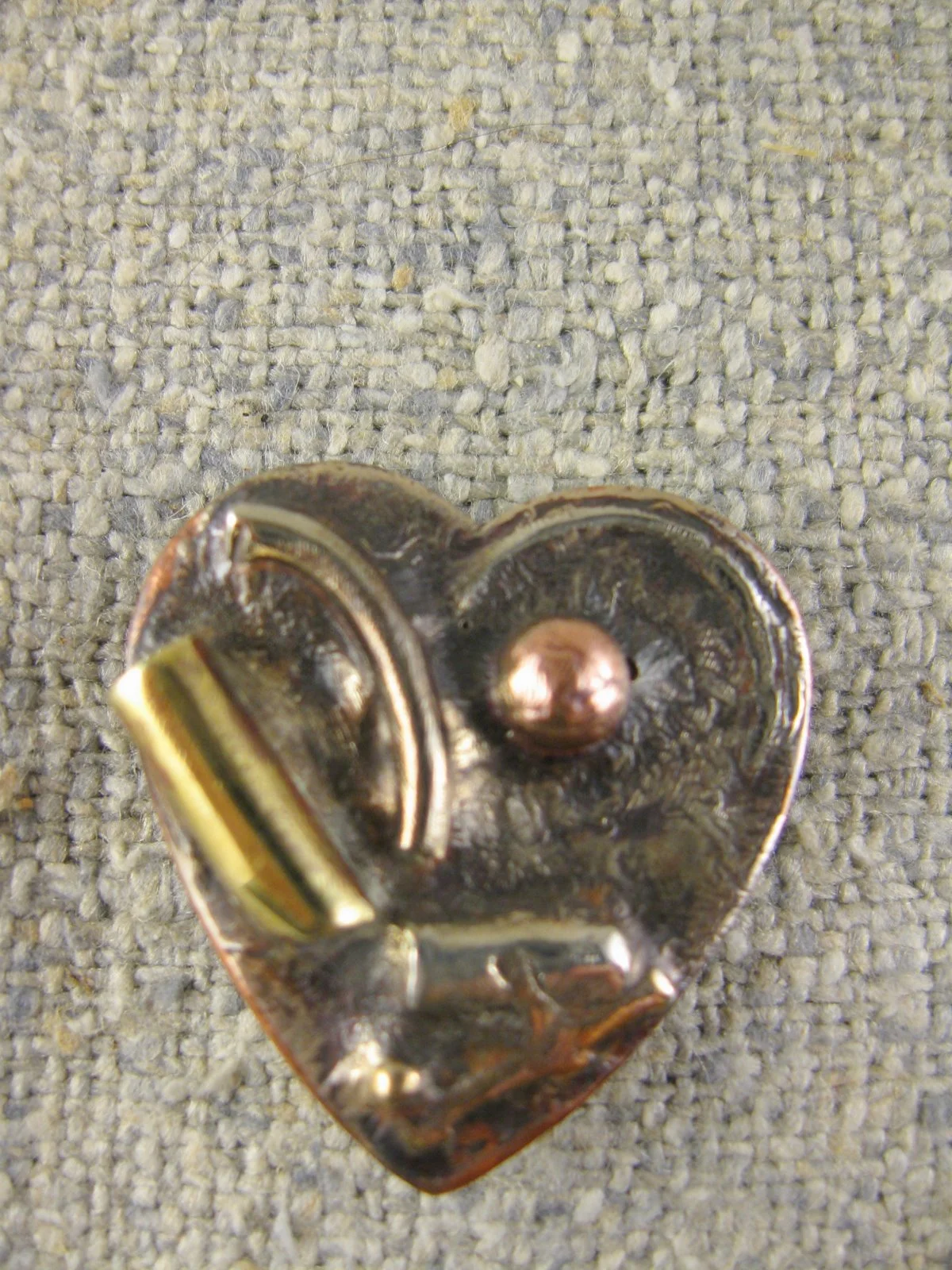 heart drawing pin