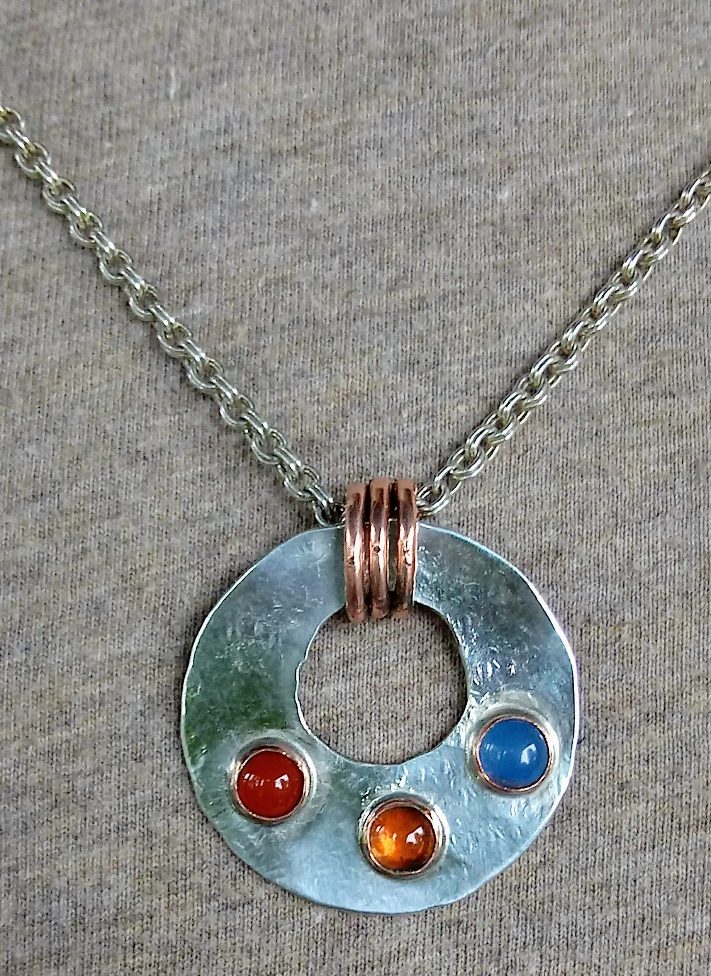 tri stone hammer circle drop pendant (2018)