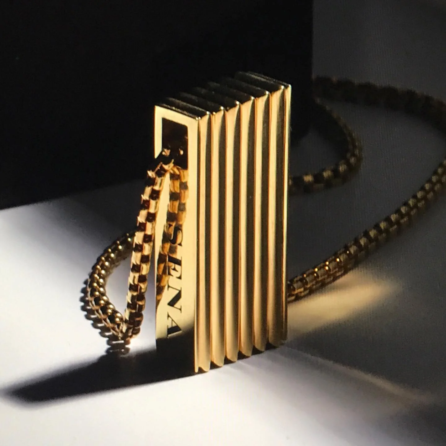 The gold standard🌟✊🏼
'Signature Chain and Pendant' 
Sterling Silver, 18k Gold Vermeil.

#necklace #definingobjects #hypebeast #hypestyle #handcrafted