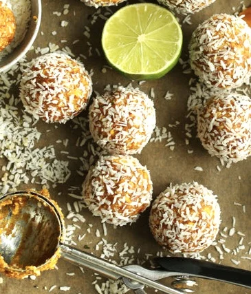 ....Stukjes gezonde energie hapjes..Little bits of healthy energy bites....