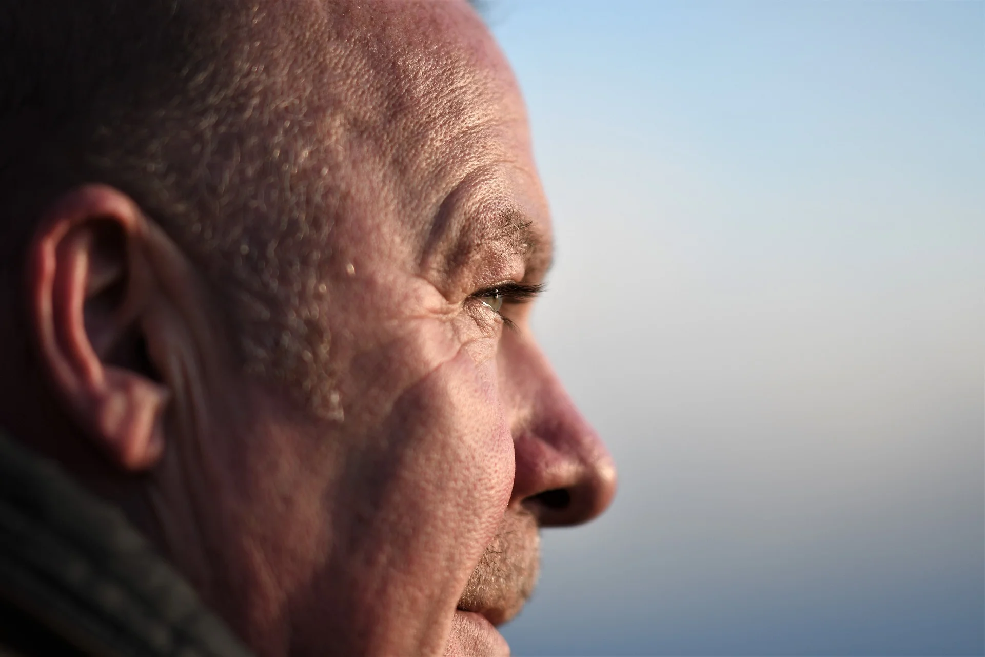 profile-3023135_1920.jpg