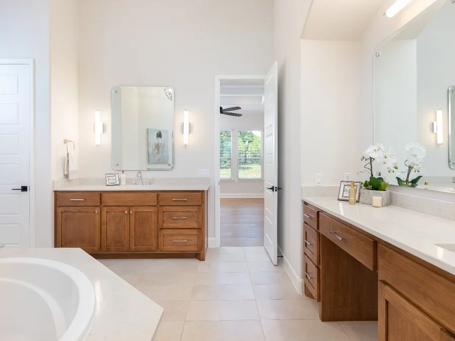 201_GVW_master_bath_1.jpg