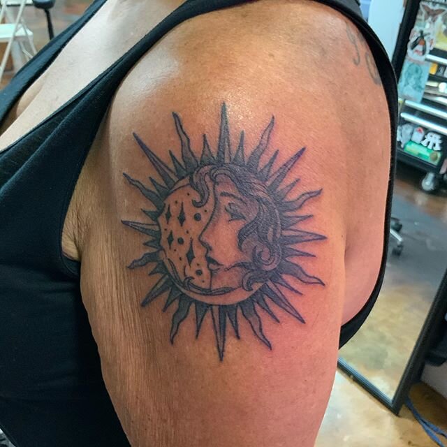 Put this cool sun and moon on a great person @ctk_starr -great conversation.. thank you for trusting me!