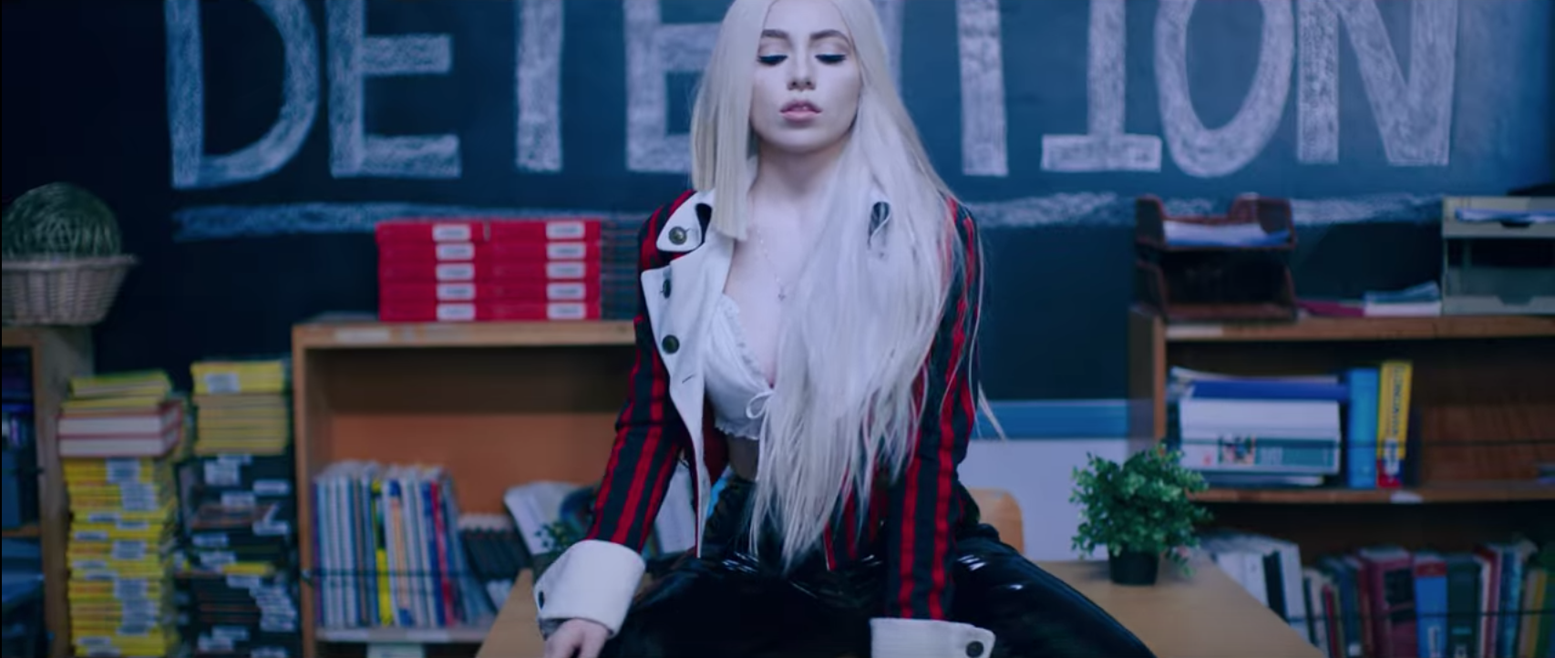 AVA MAX | SO AM I