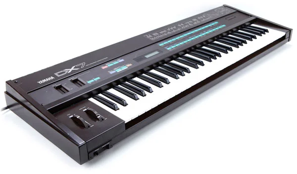 yamaha_dx7_angle2.jpg