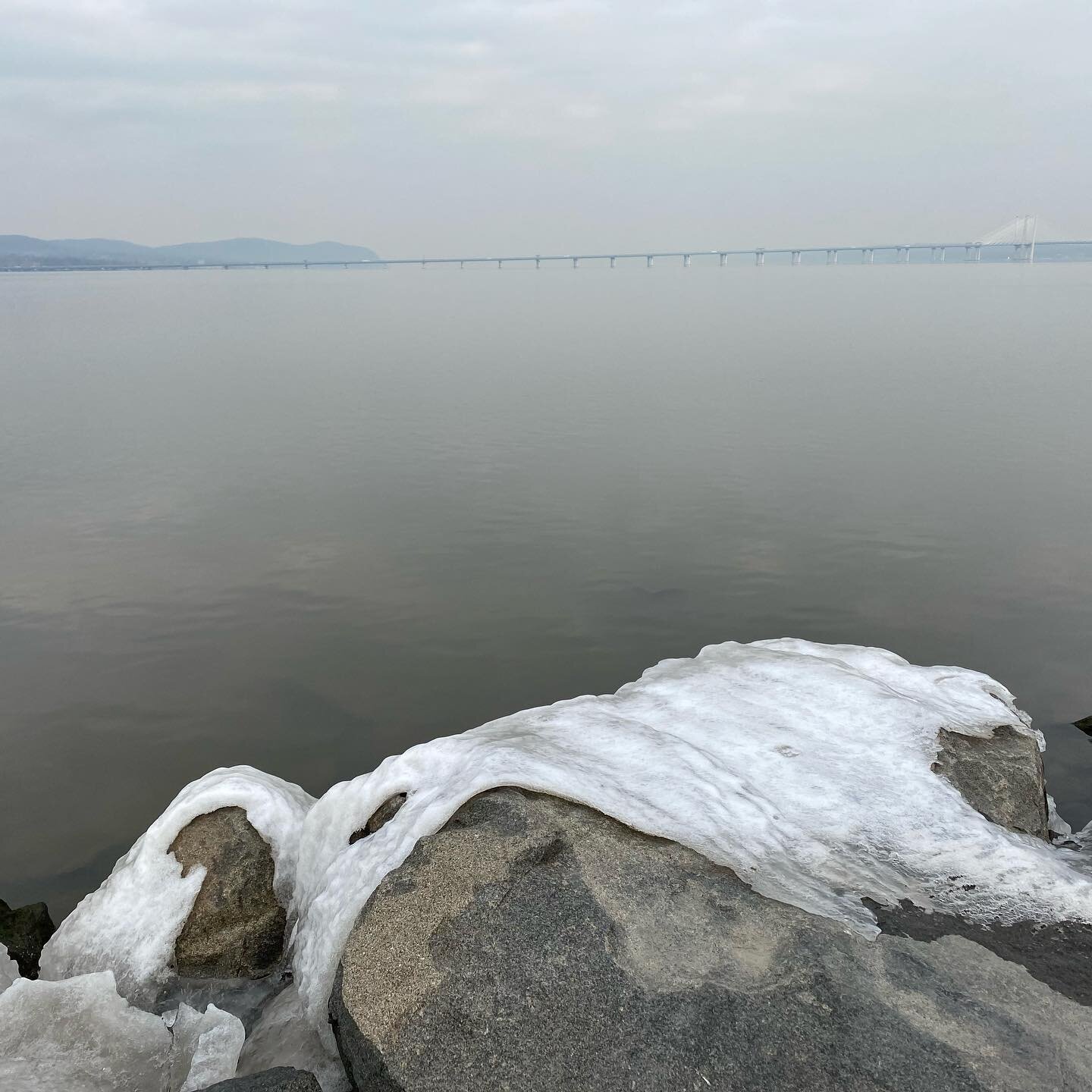 #mariocuomobridge #hudsonriver #icerocksnow #photofacts #narrativephotography #microstories