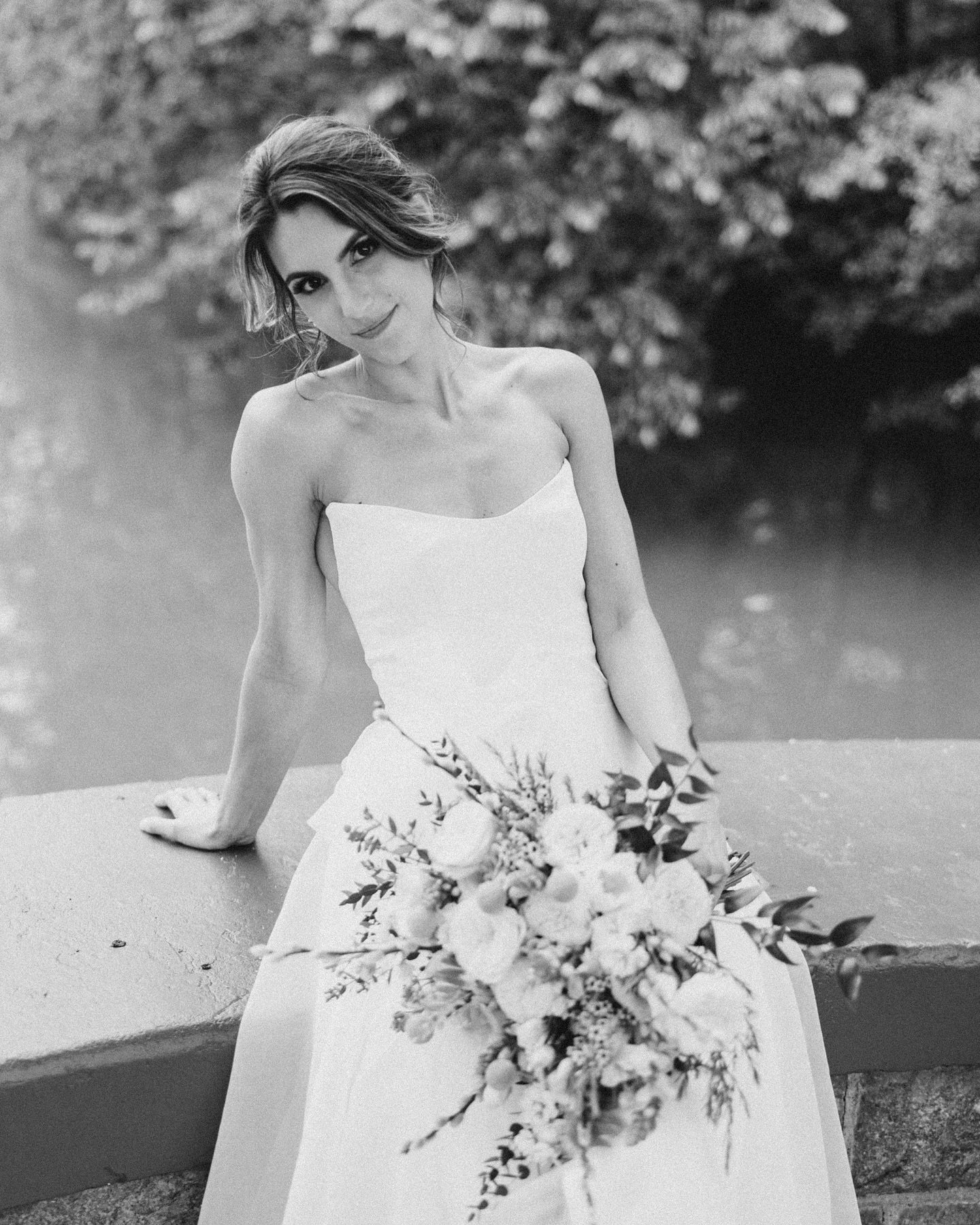 Loved getting to revisit this day, because Chelsea &amp; Brent&rsquo;s Piedmont Park wedding was recently featured in @atlantastyleweddings! 🥂🤩

Shoutout to the vendor team!
Photographer @alessandraleephoto
Planning @gloriaschulzevents
Florals @tul